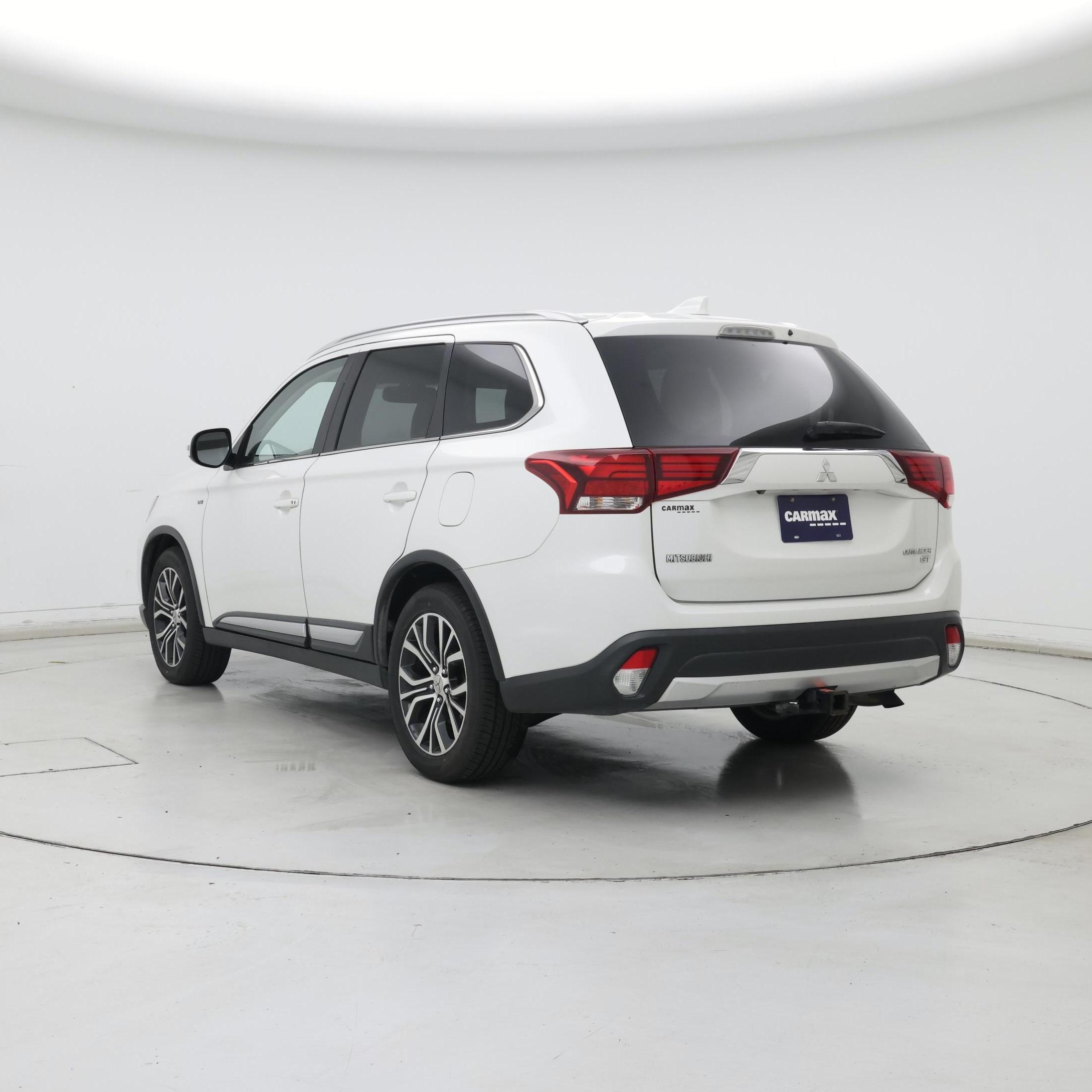 Thumbnail: 2017 Mitsubishi Outlander - 2