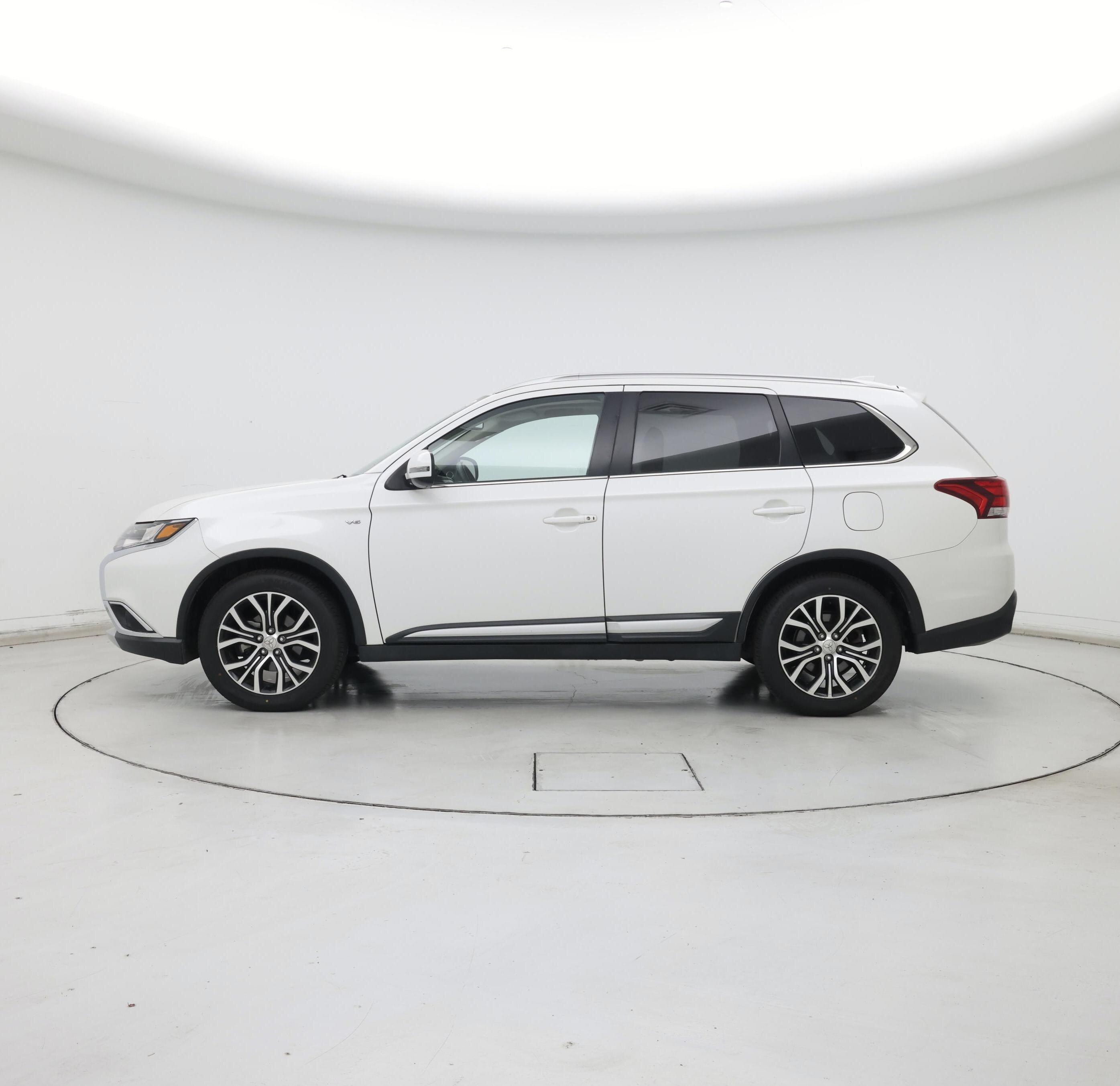 Thumbnail: 2017 Mitsubishi Outlander - 3
