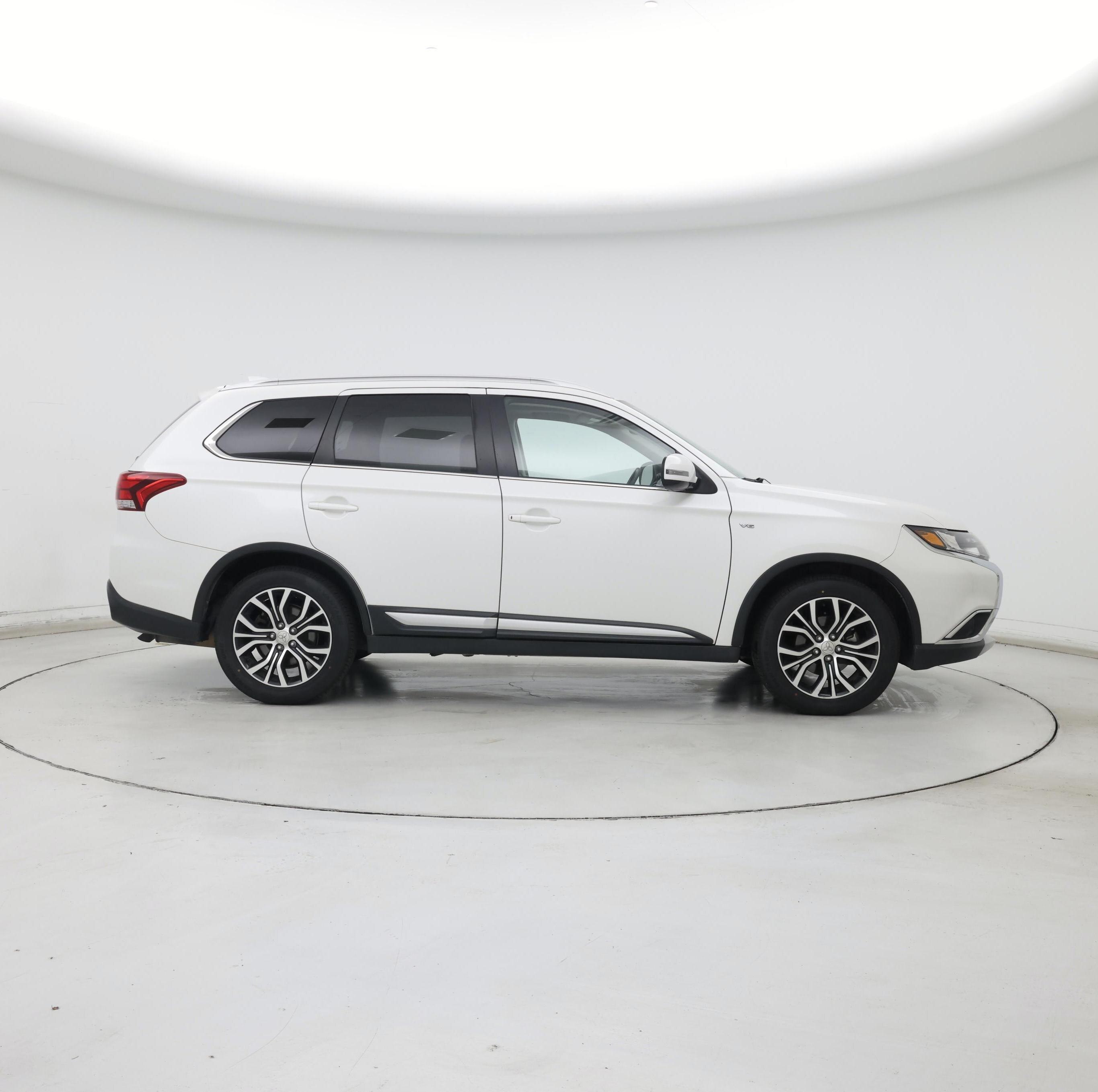 Thumbnail: 2017 Mitsubishi Outlander - 7