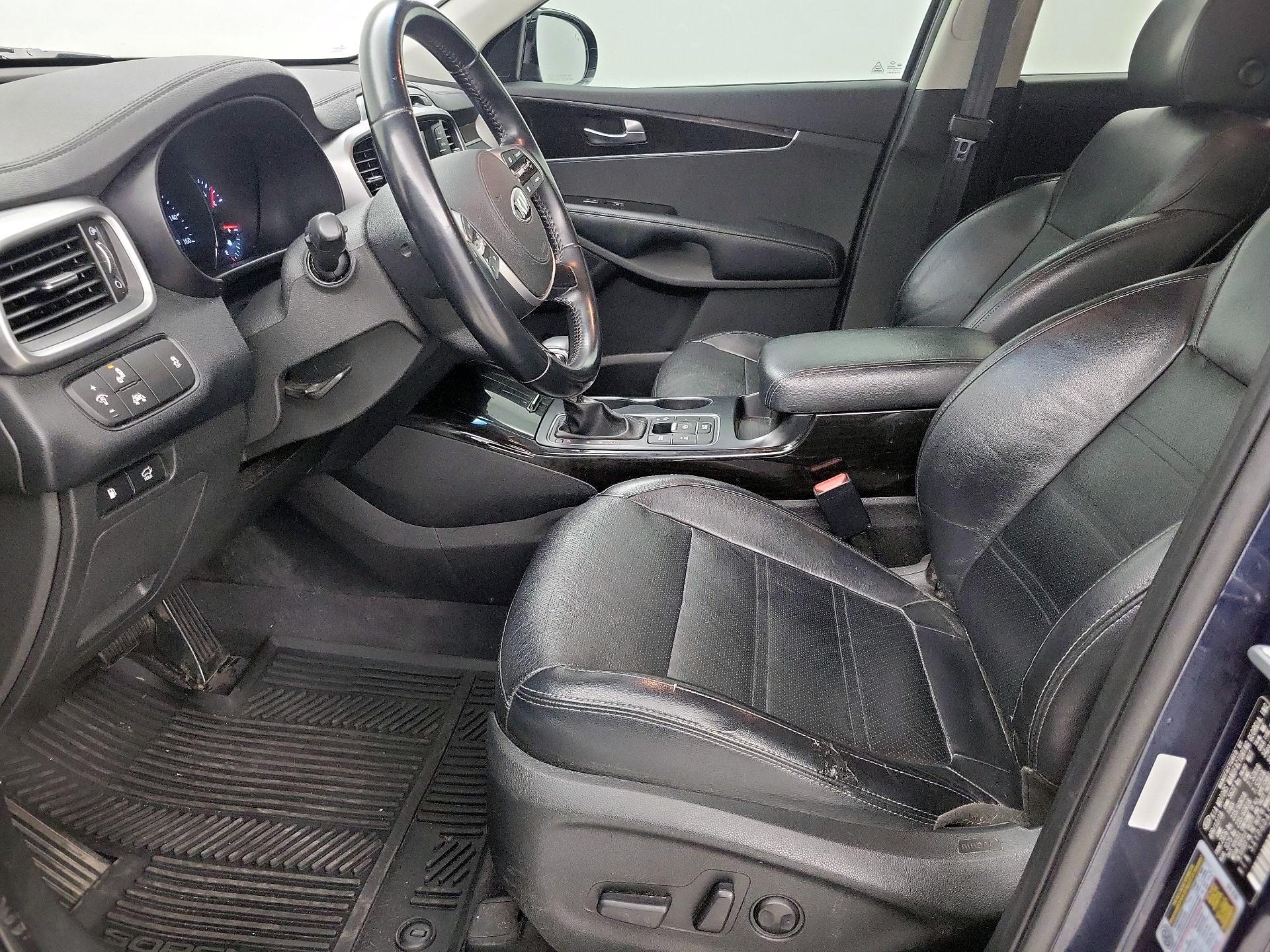 Thumbnail: 2019 Kia Sorento - 9