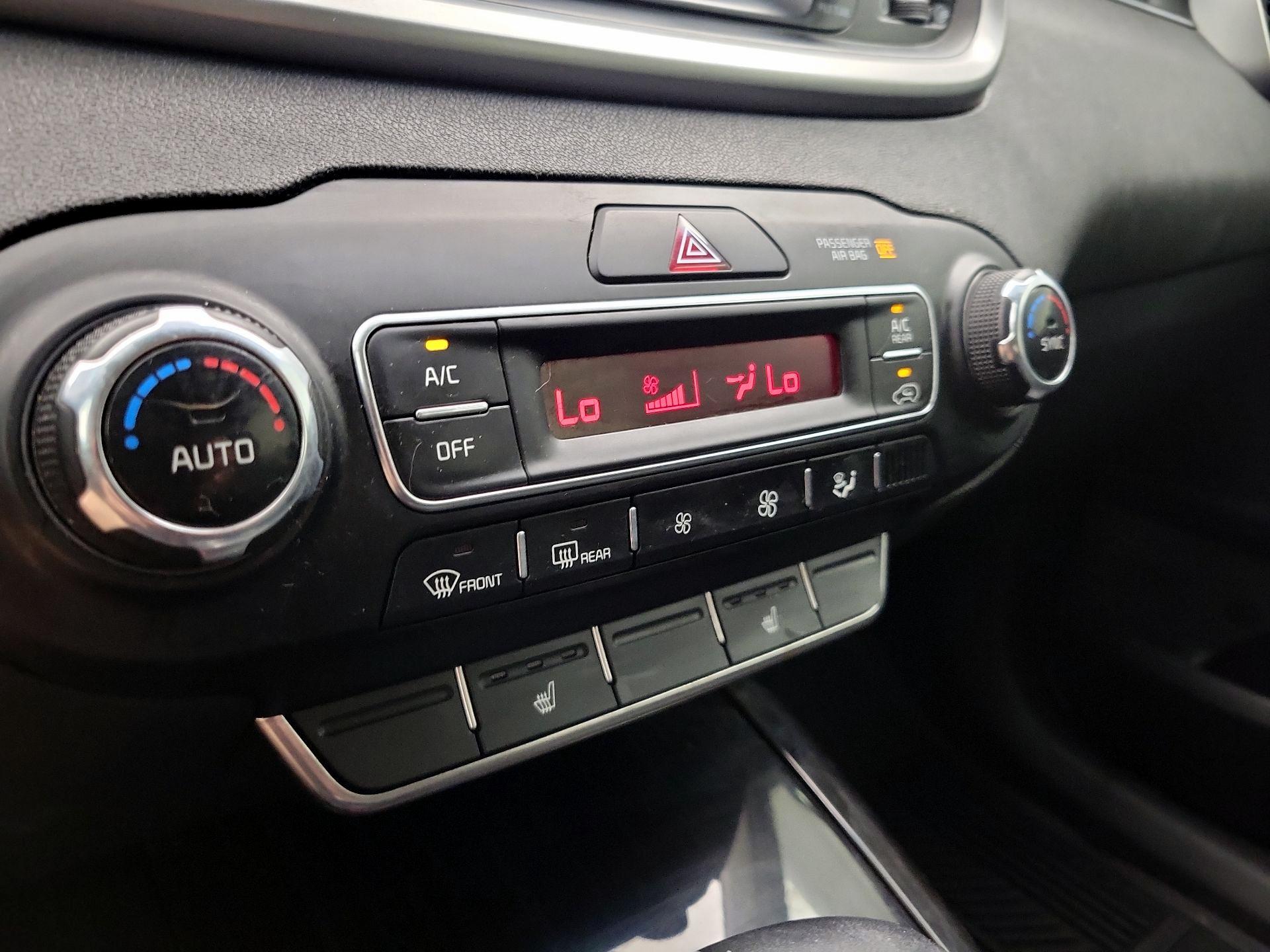 Thumbnail: 2019 Kia Sorento - 14