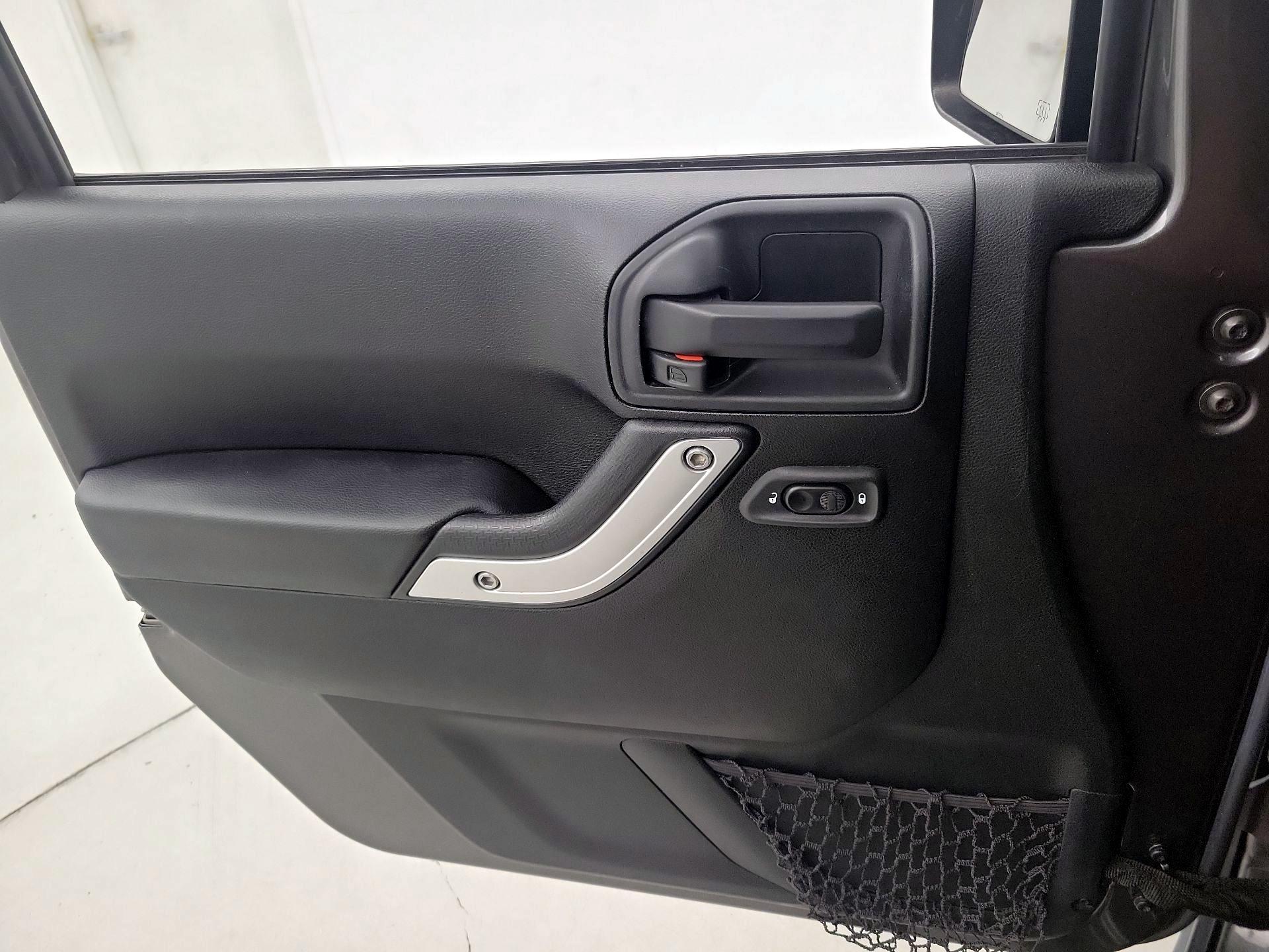 Thumbnail: 2016 Jeep Wrangler - 12