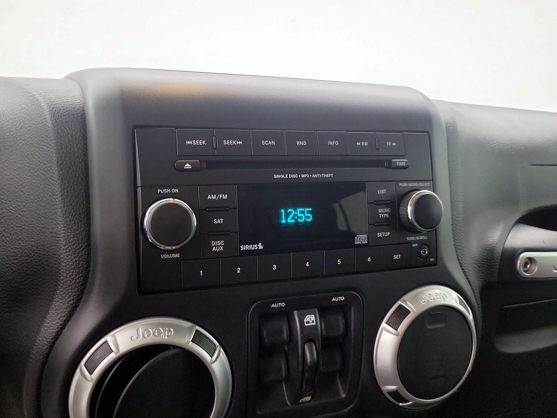 Thumbnail: 2016 Jeep Wrangler - 14