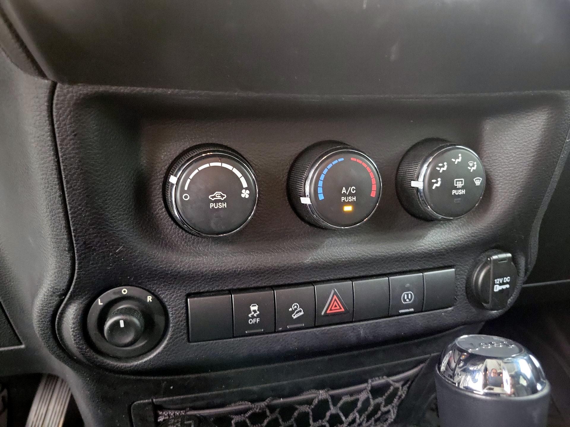 Thumbnail: 2016 Jeep Wrangler - 15