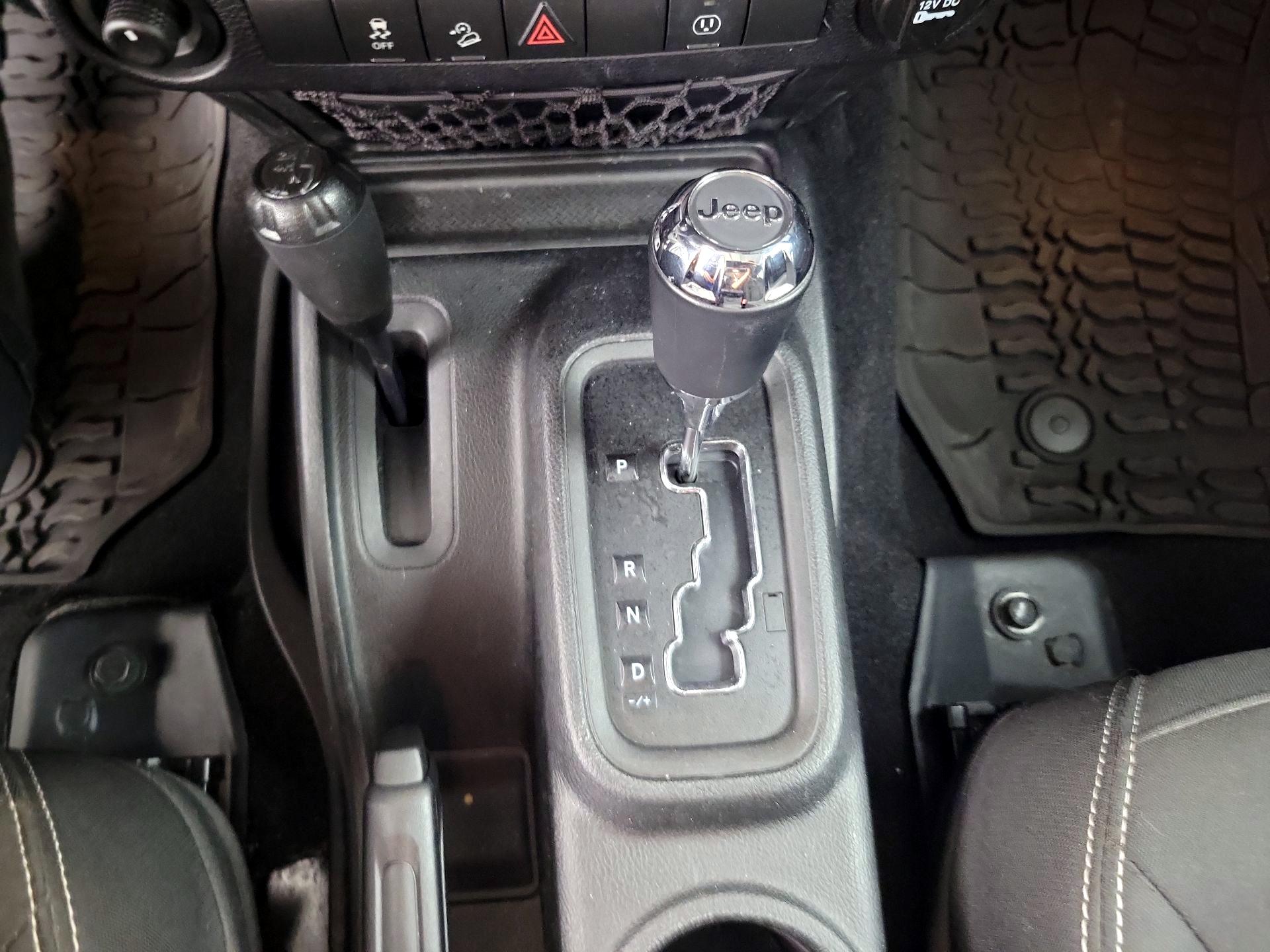 Thumbnail: 2016 Jeep Wrangler - 16