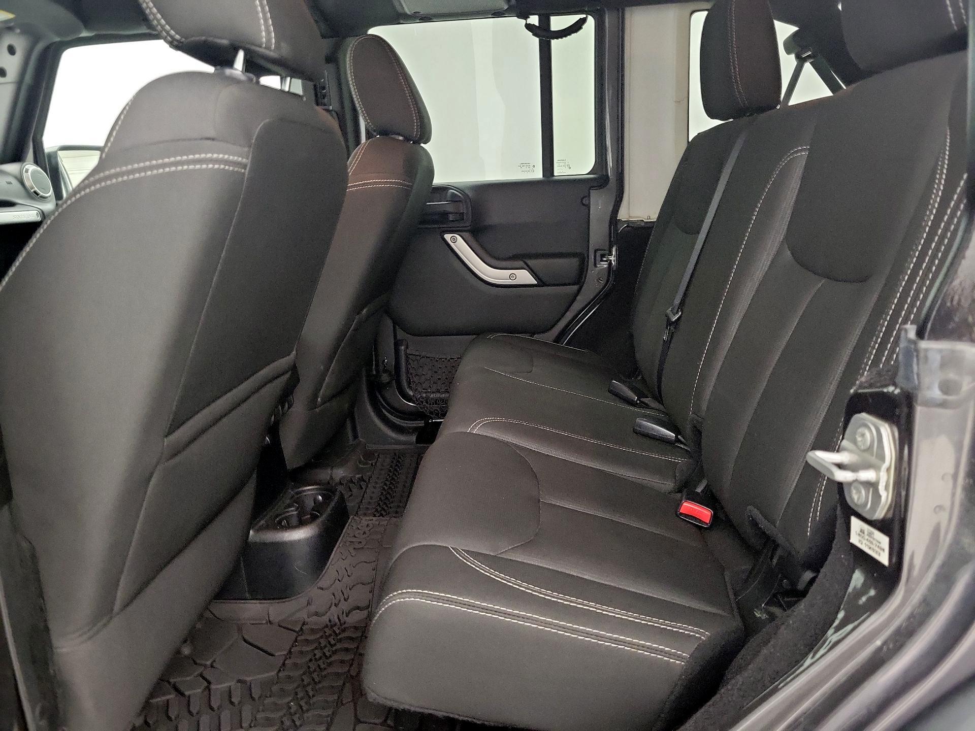 Thumbnail: 2016 Jeep Wrangler - 18