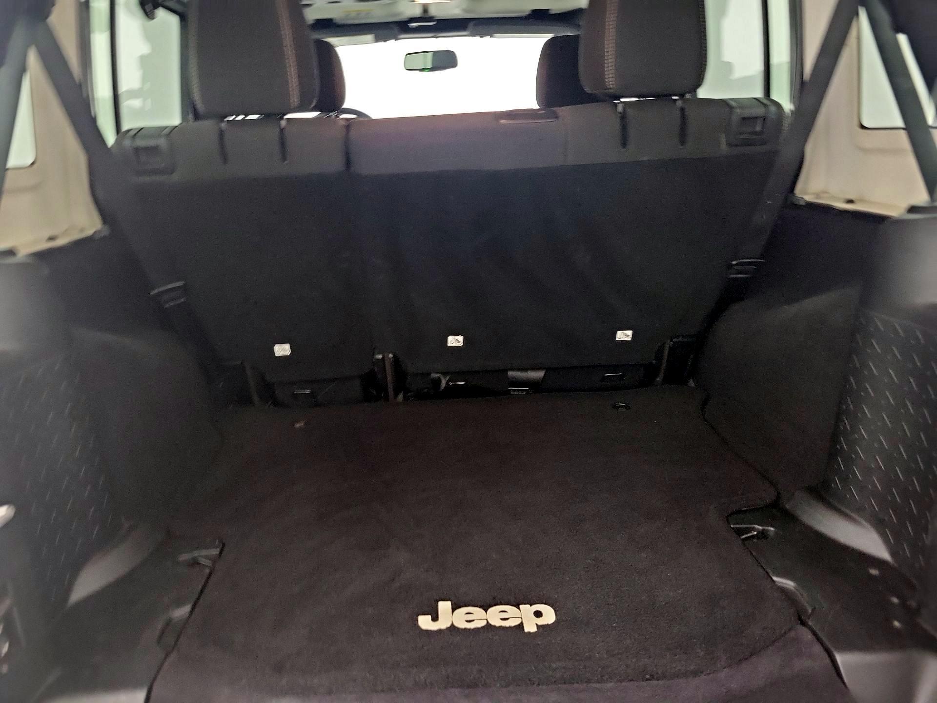 Thumbnail: 2016 Jeep Wrangler - 19