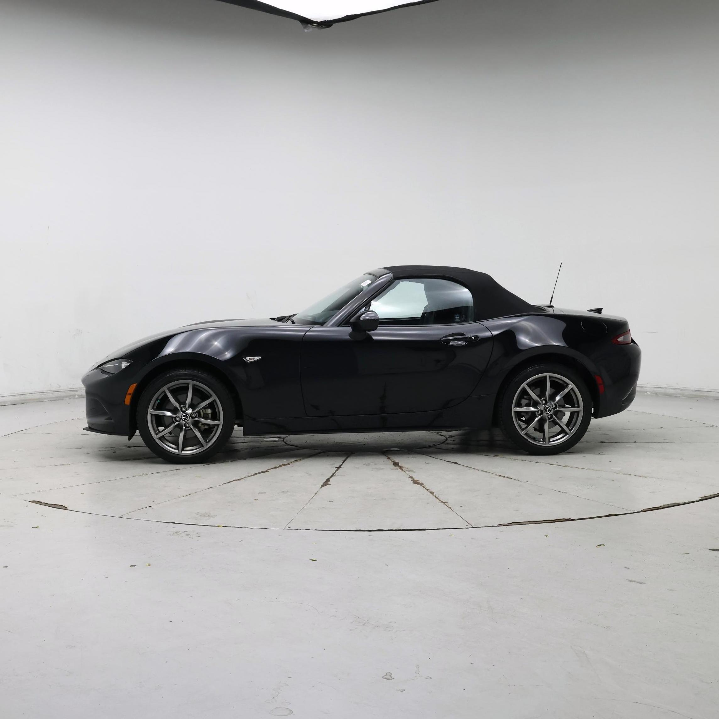 Thumbnail: 2022 Mazda MX-5 Miata - 3