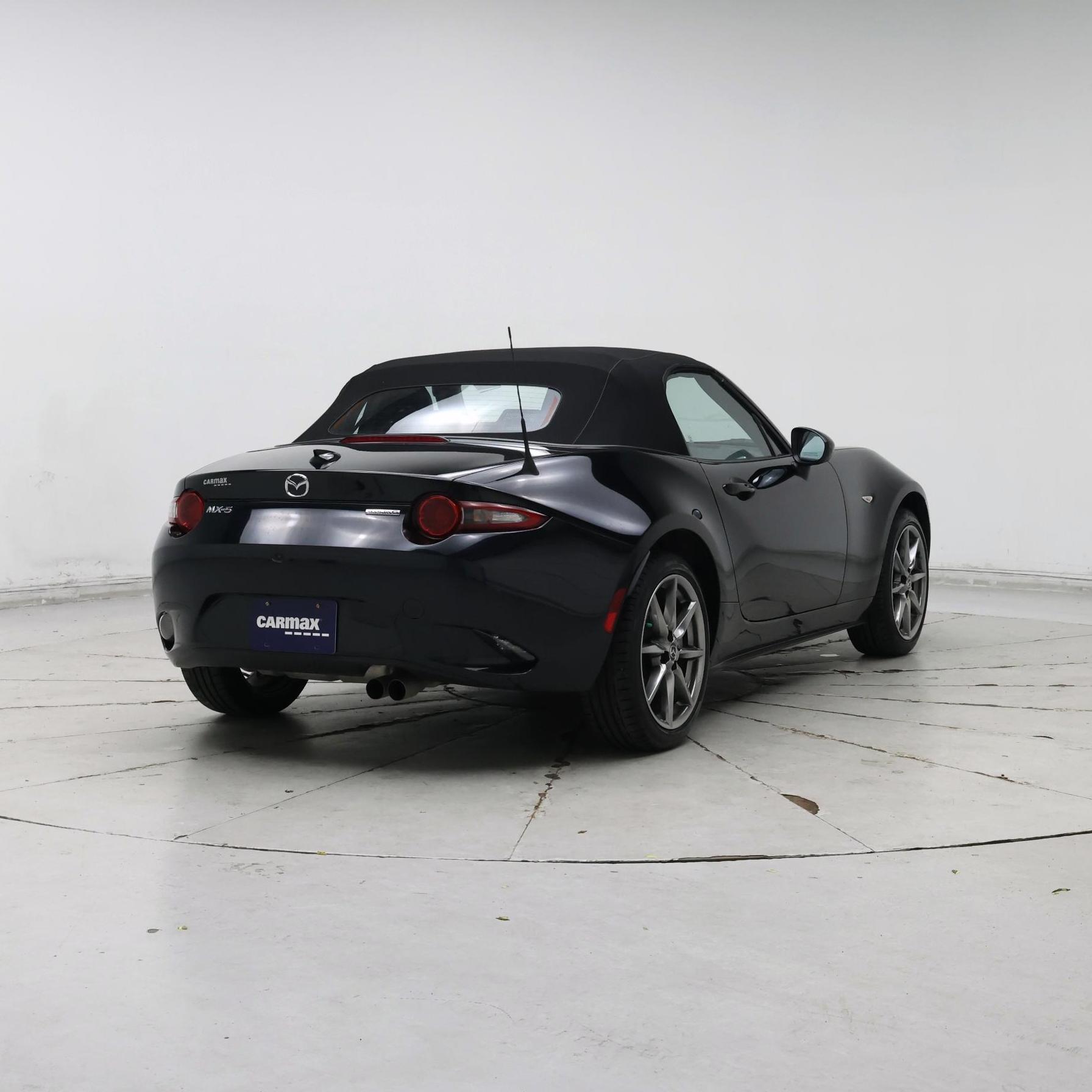 Thumbnail: 2022 Mazda MX-5 Miata - 8