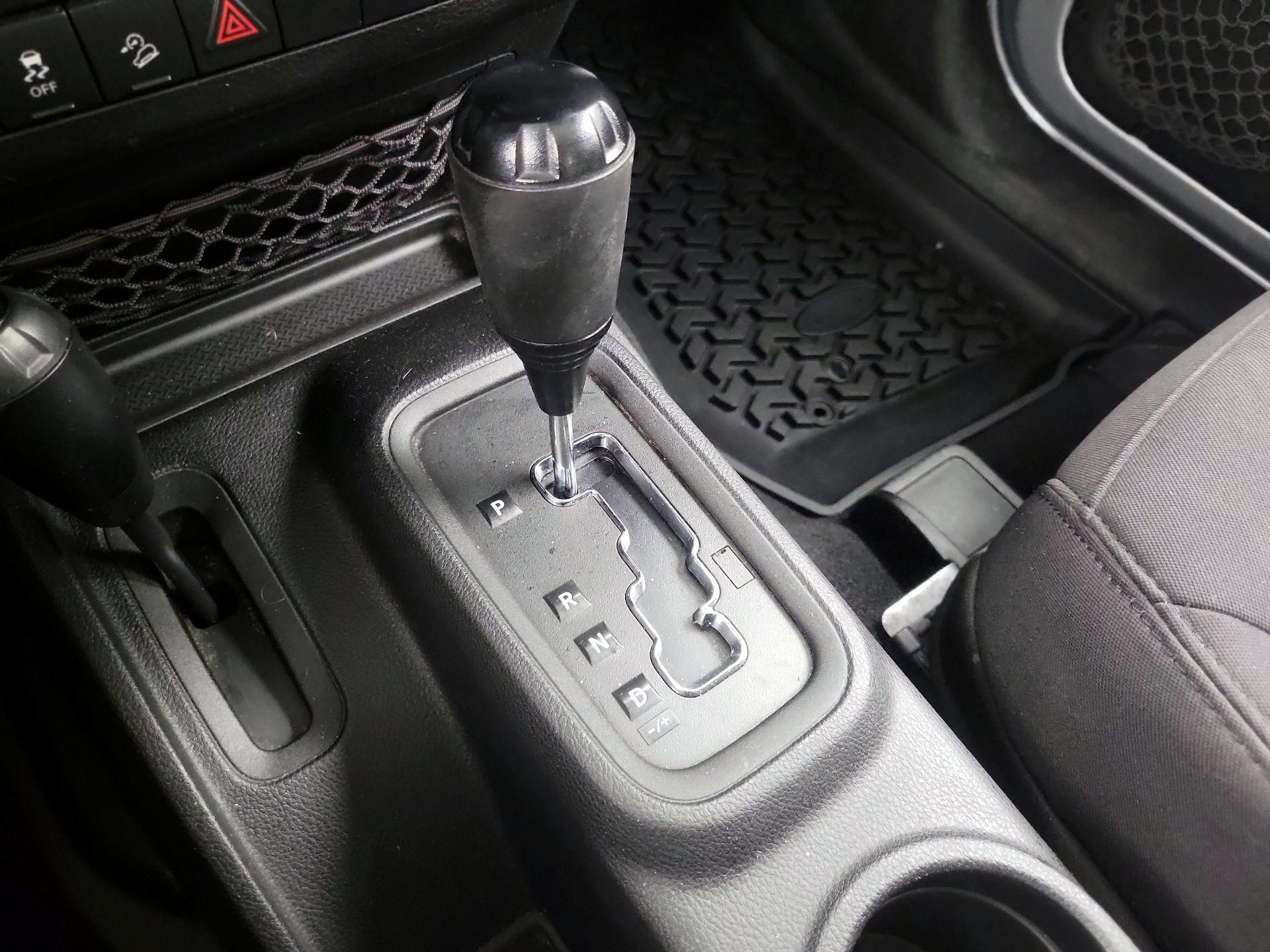 Thumbnail: 2013 Jeep Wrangler - 13