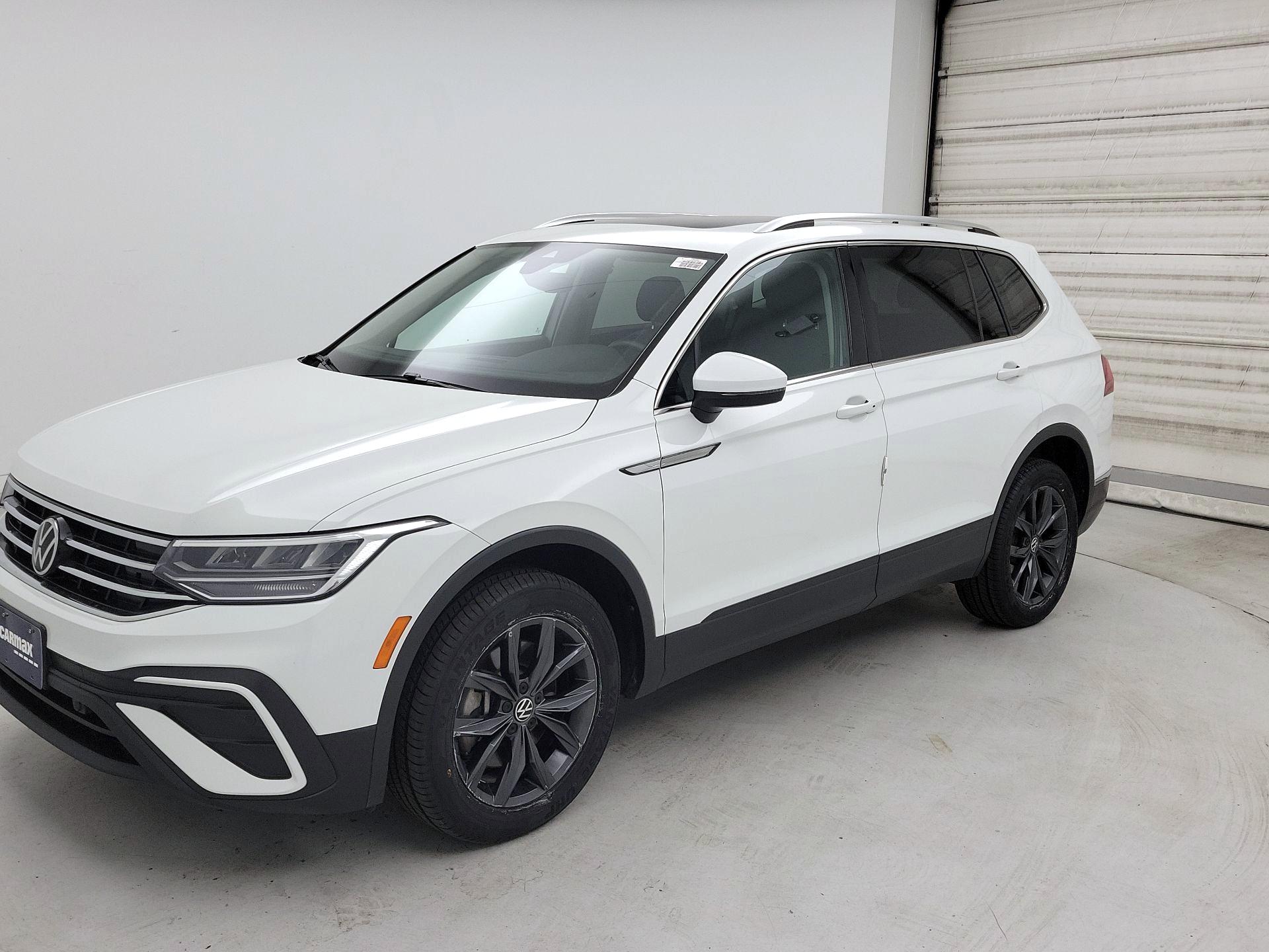 Thumbnail: 2022 Volkswagen Tiguan - 3