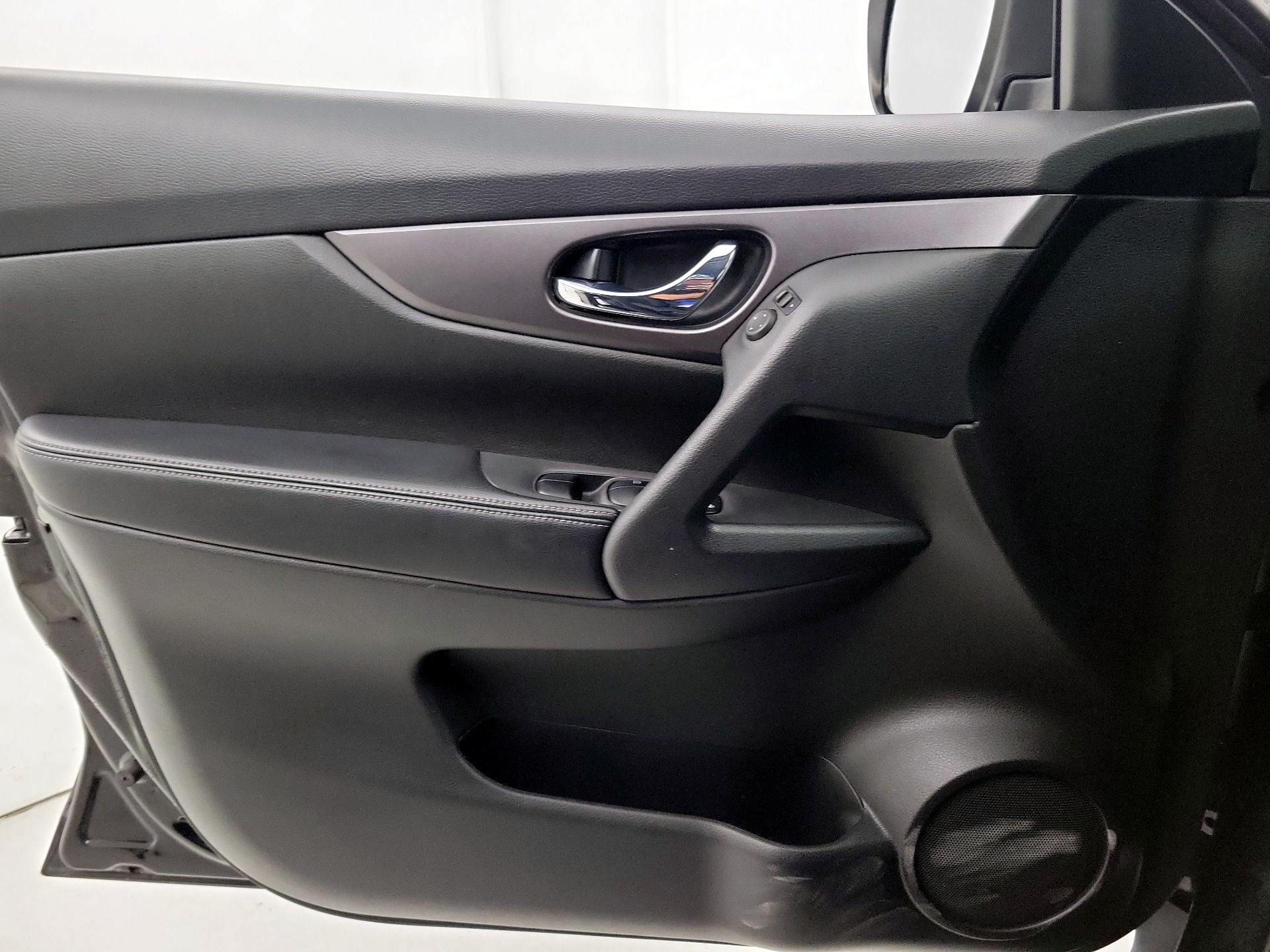 Thumbnail: 2016 Nissan Rogue - 12