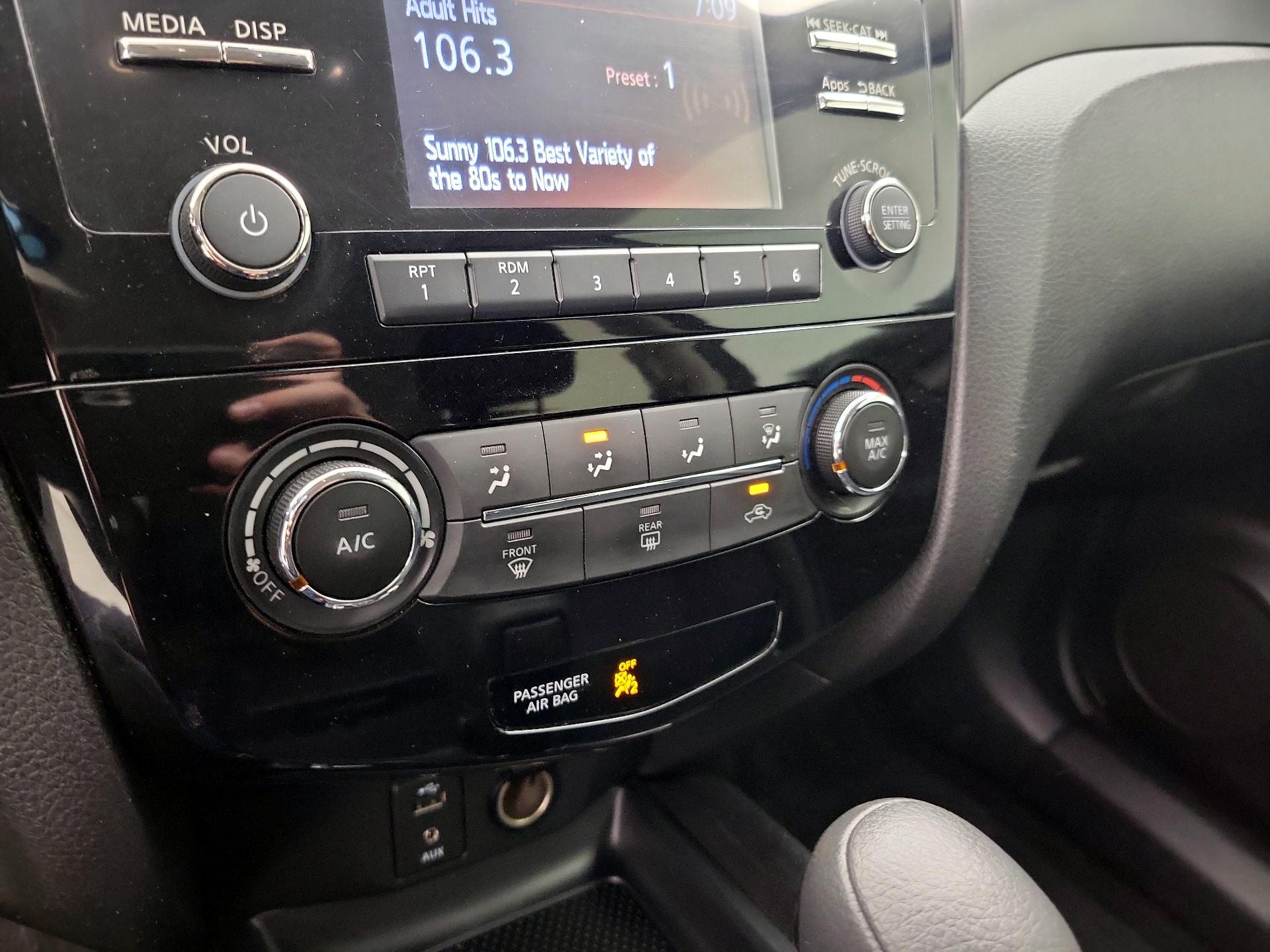 Thumbnail: 2016 Nissan Rogue - 16