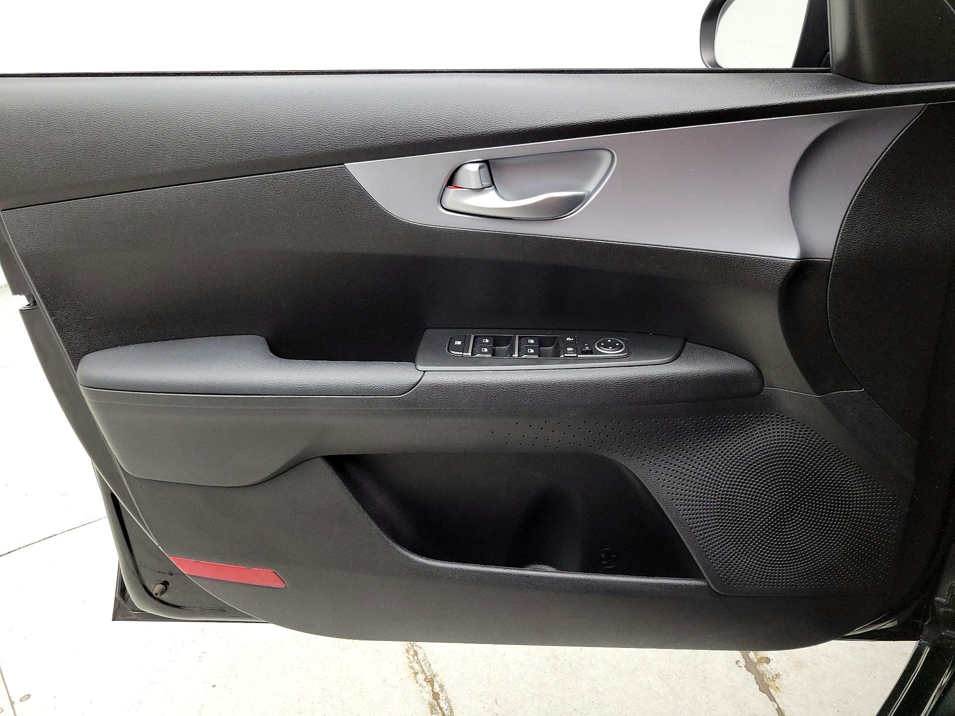 Thumbnail: 2023 Kia Forte - 12