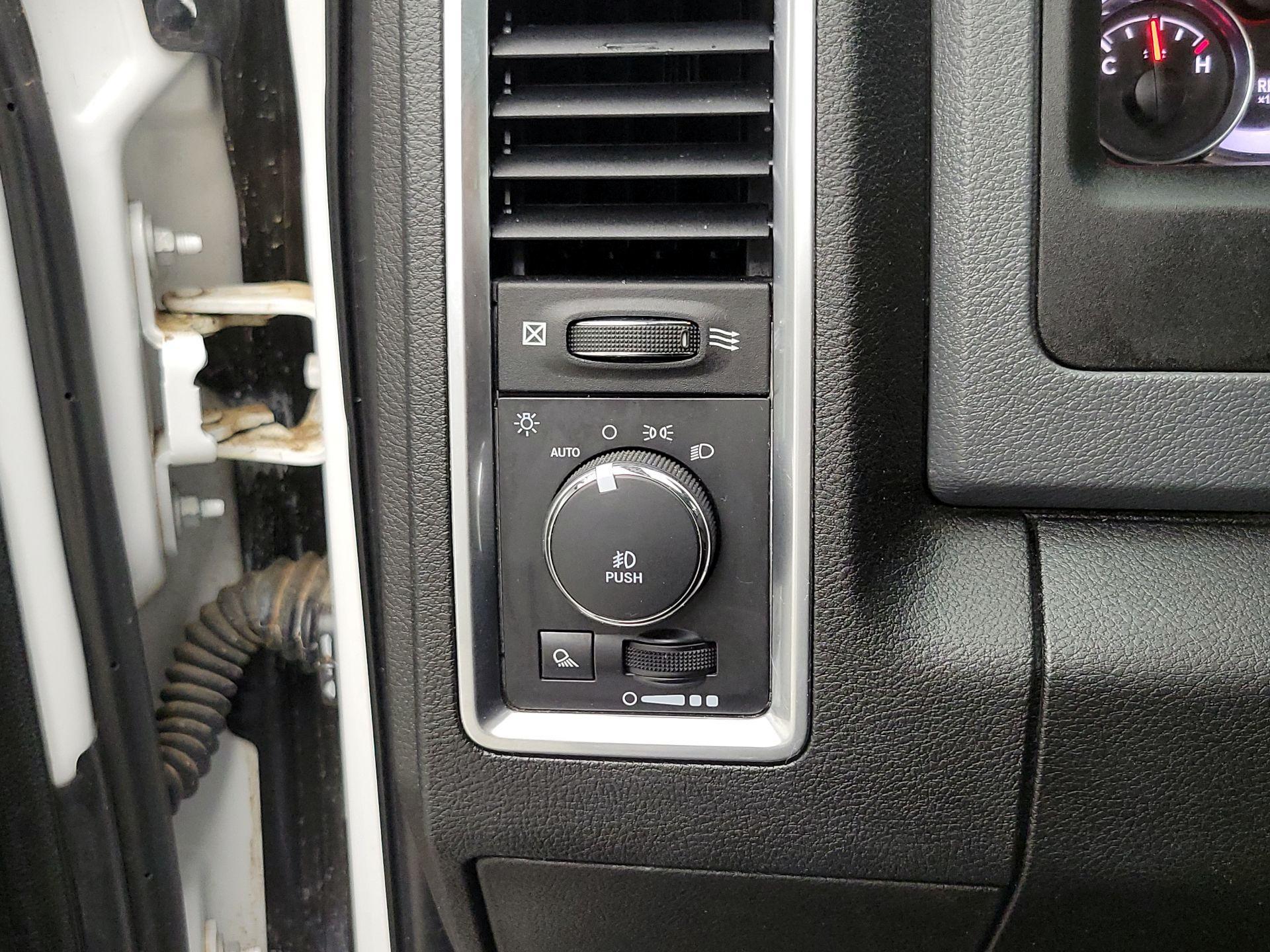 Thumbnail: 2019 RAM 1500 Classic - 13