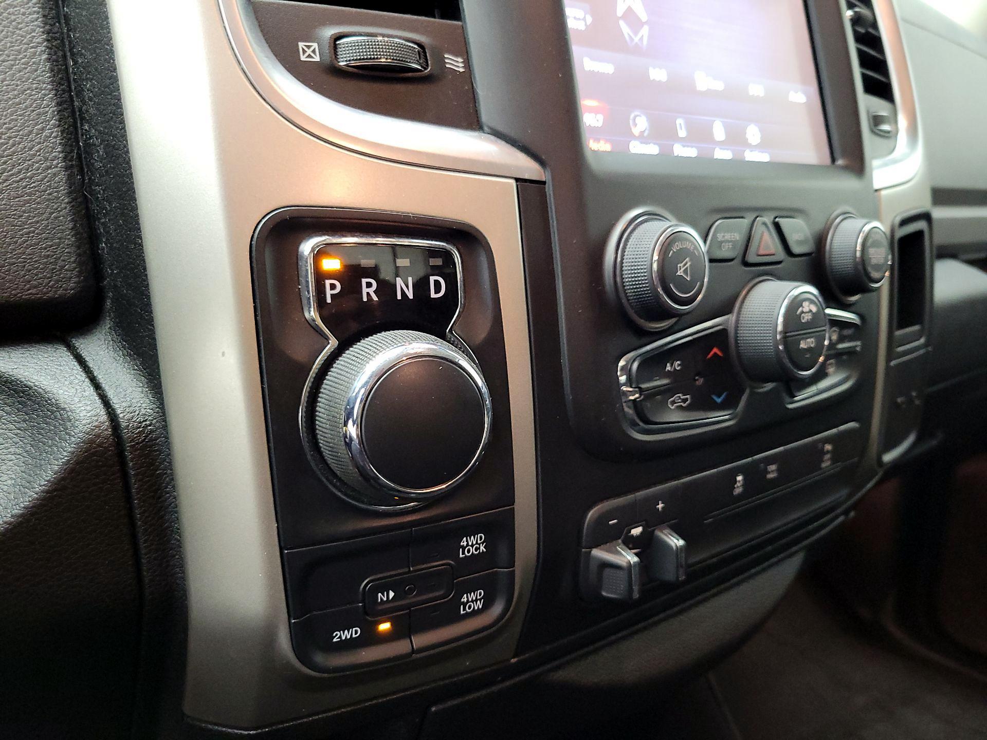 Thumbnail: 2019 RAM 1500 Classic - 17
