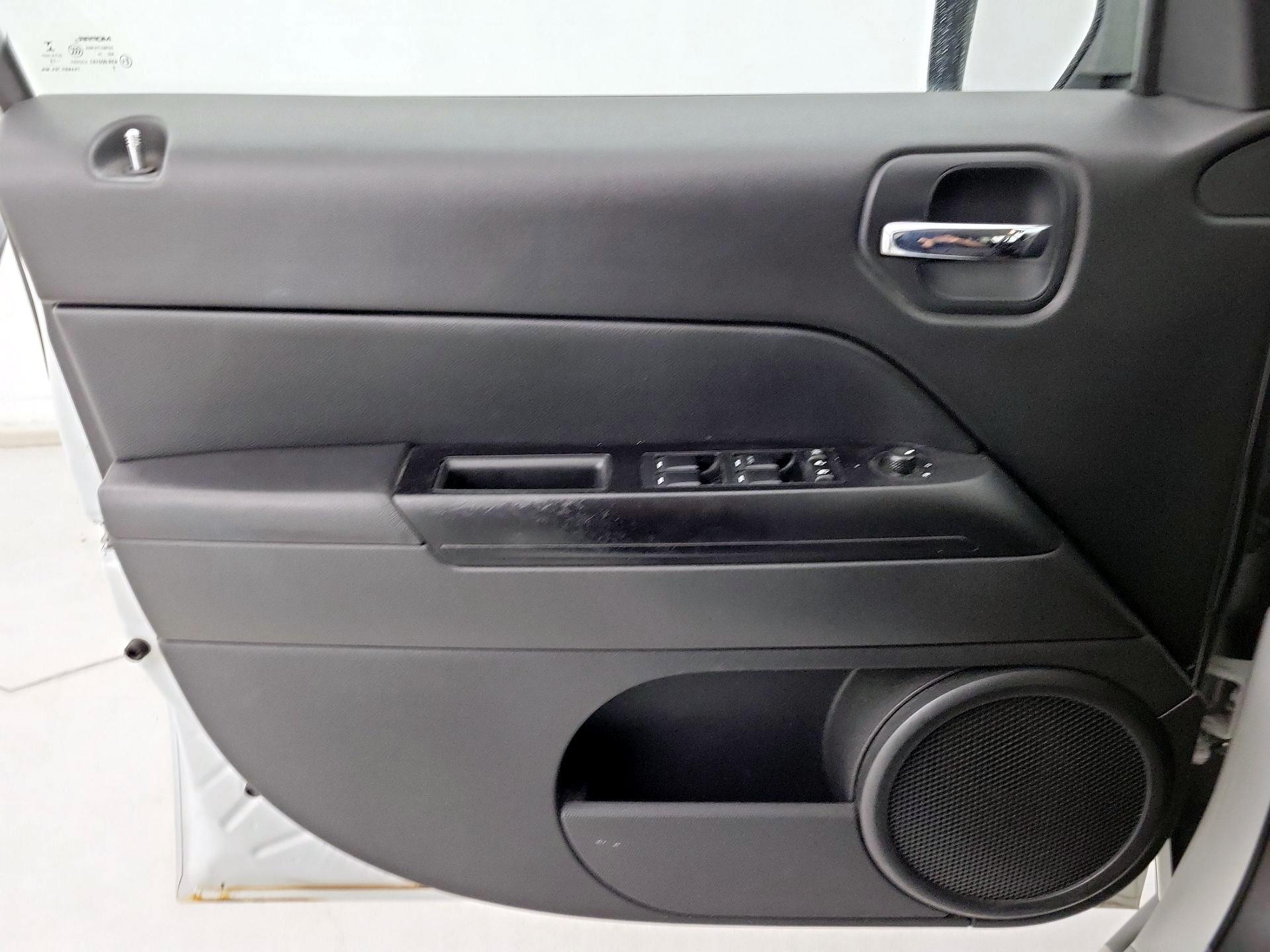 Thumbnail: 2014 Jeep Patriot - 12