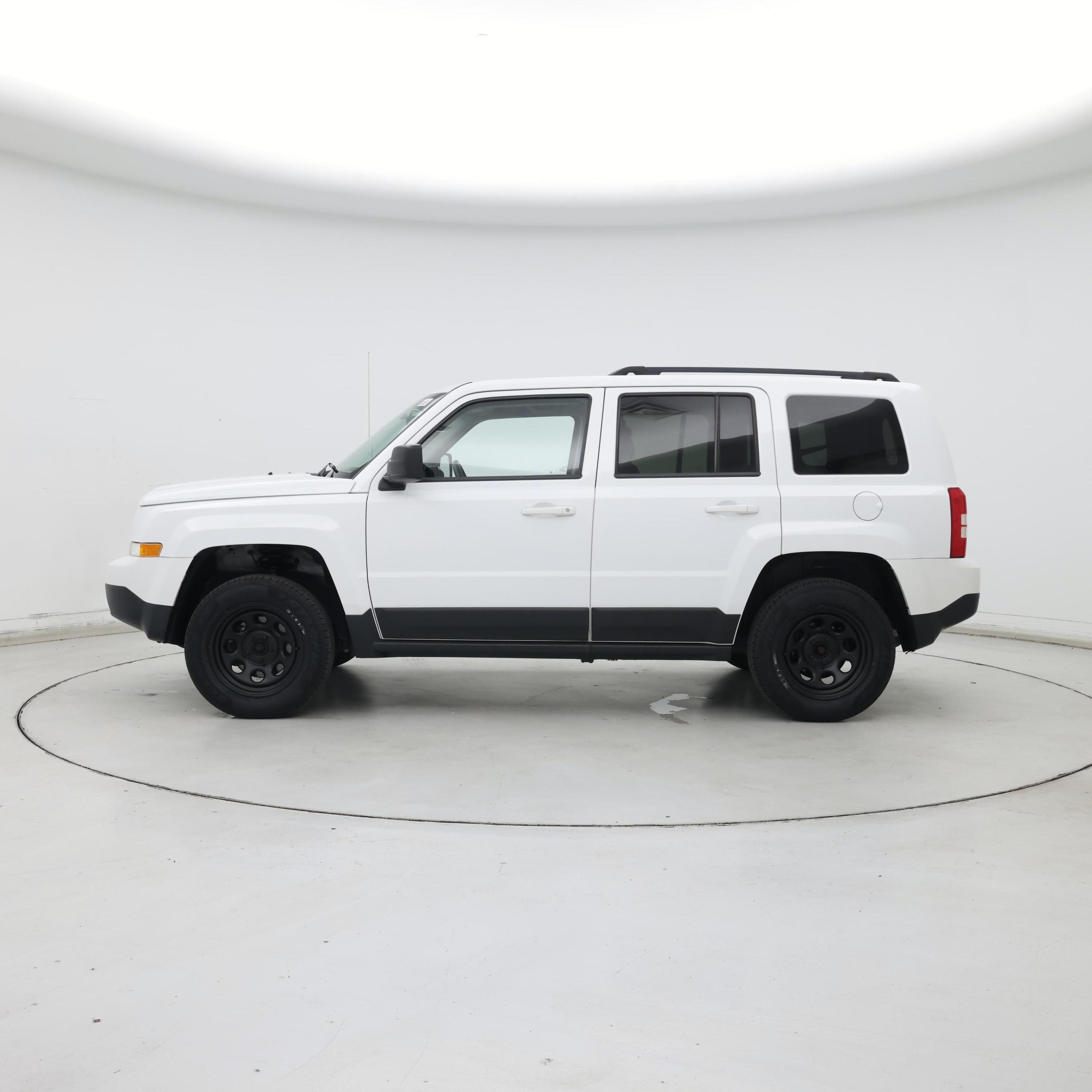 Thumbnail: 2014 Jeep Patriot - 3