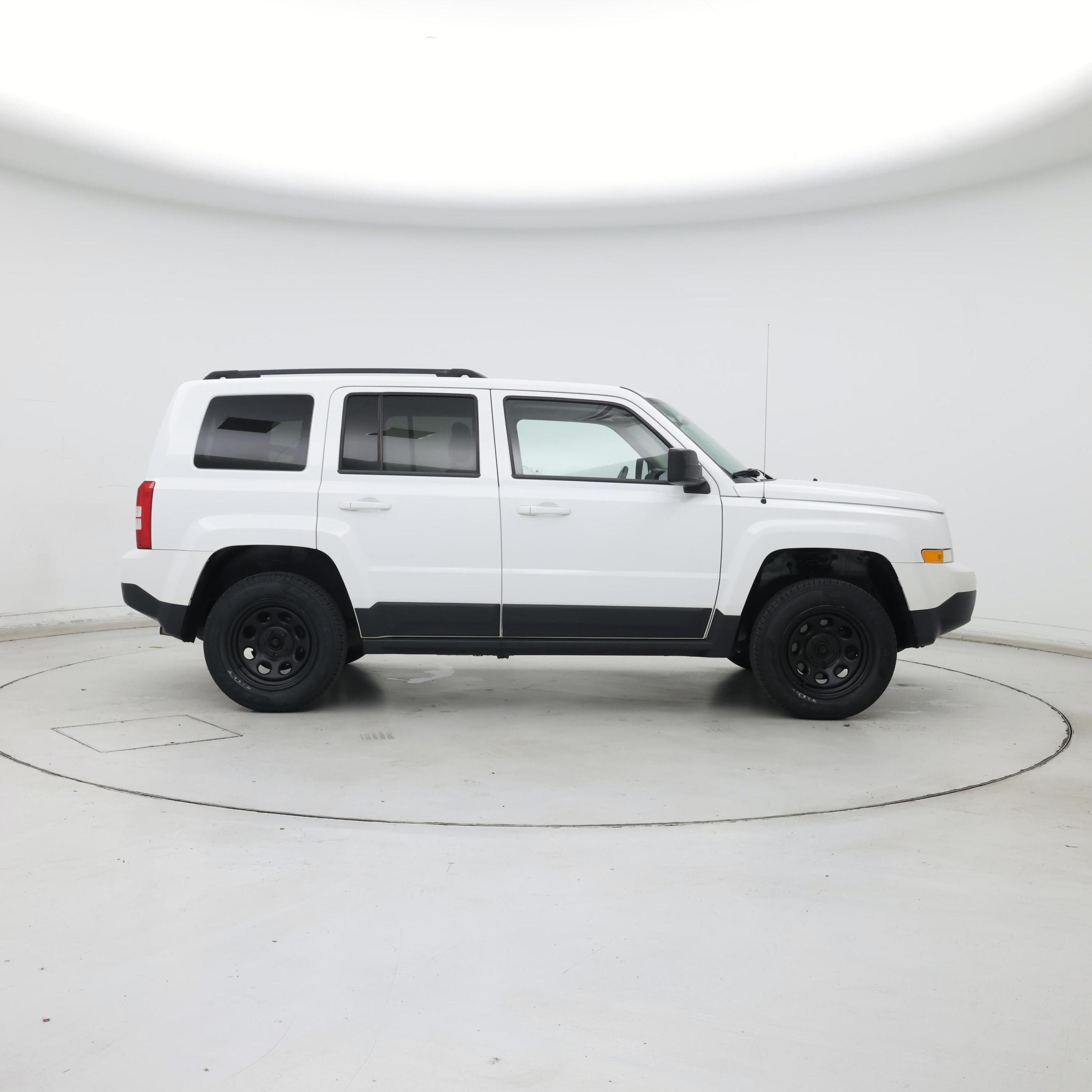 Thumbnail: 2014 Jeep Patriot - 7