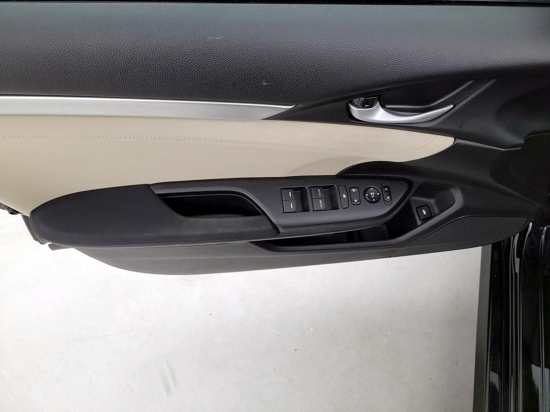 Thumbnail: 2016 Honda Civic - 12
