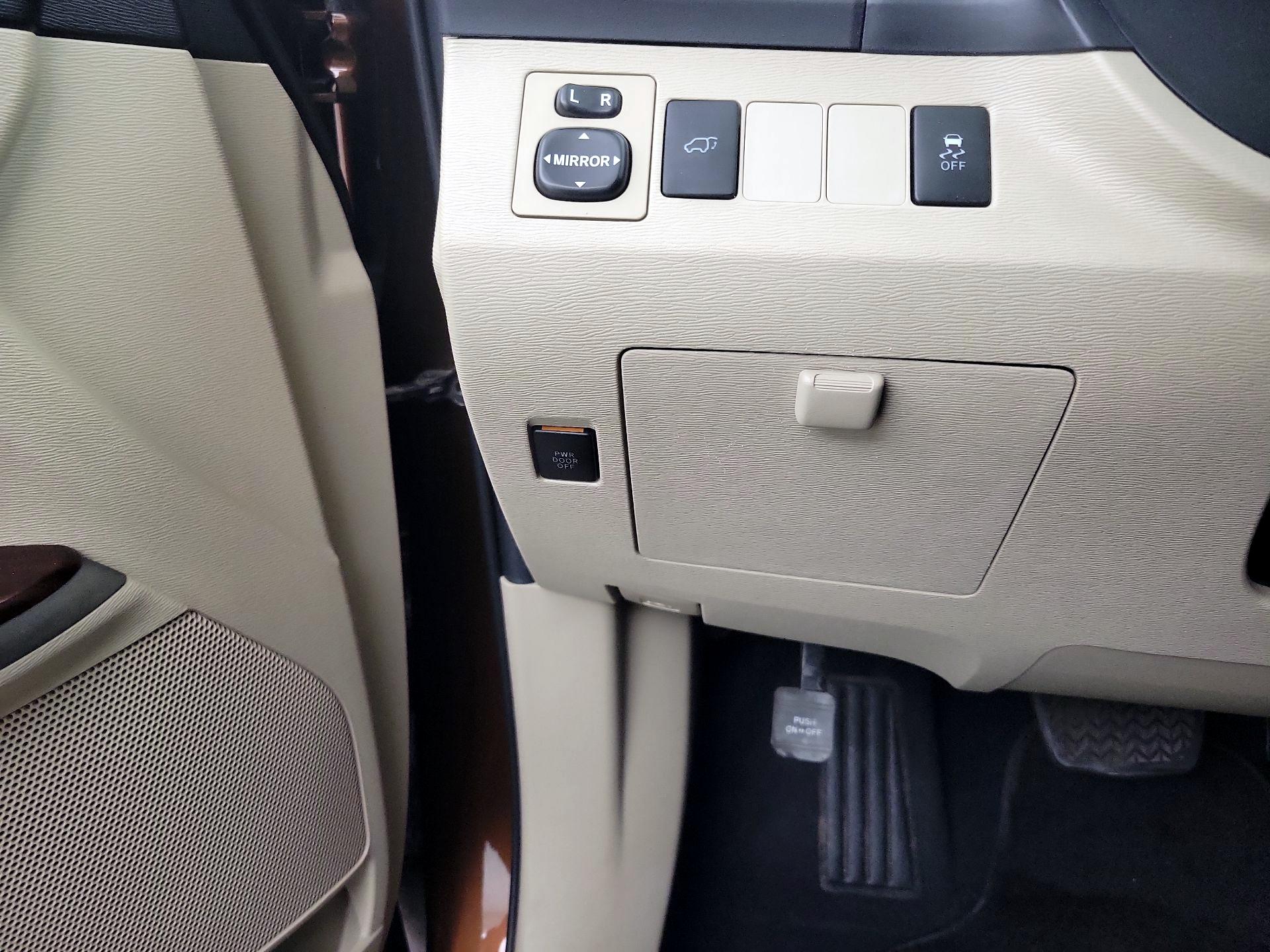 Thumbnail: 2014 Toyota Venza - 13