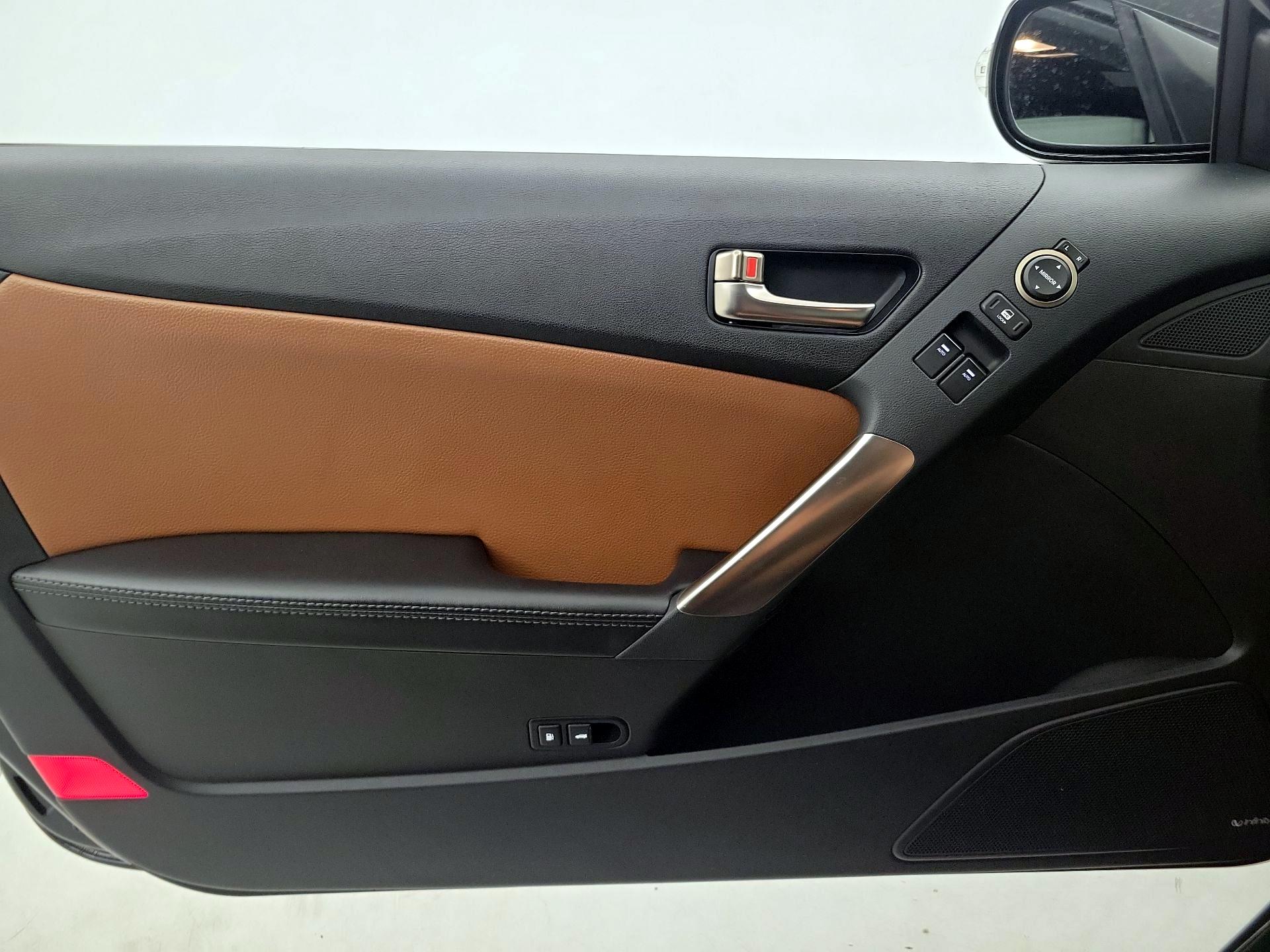 Thumbnail: 2015 Hyundai Genesis - 12