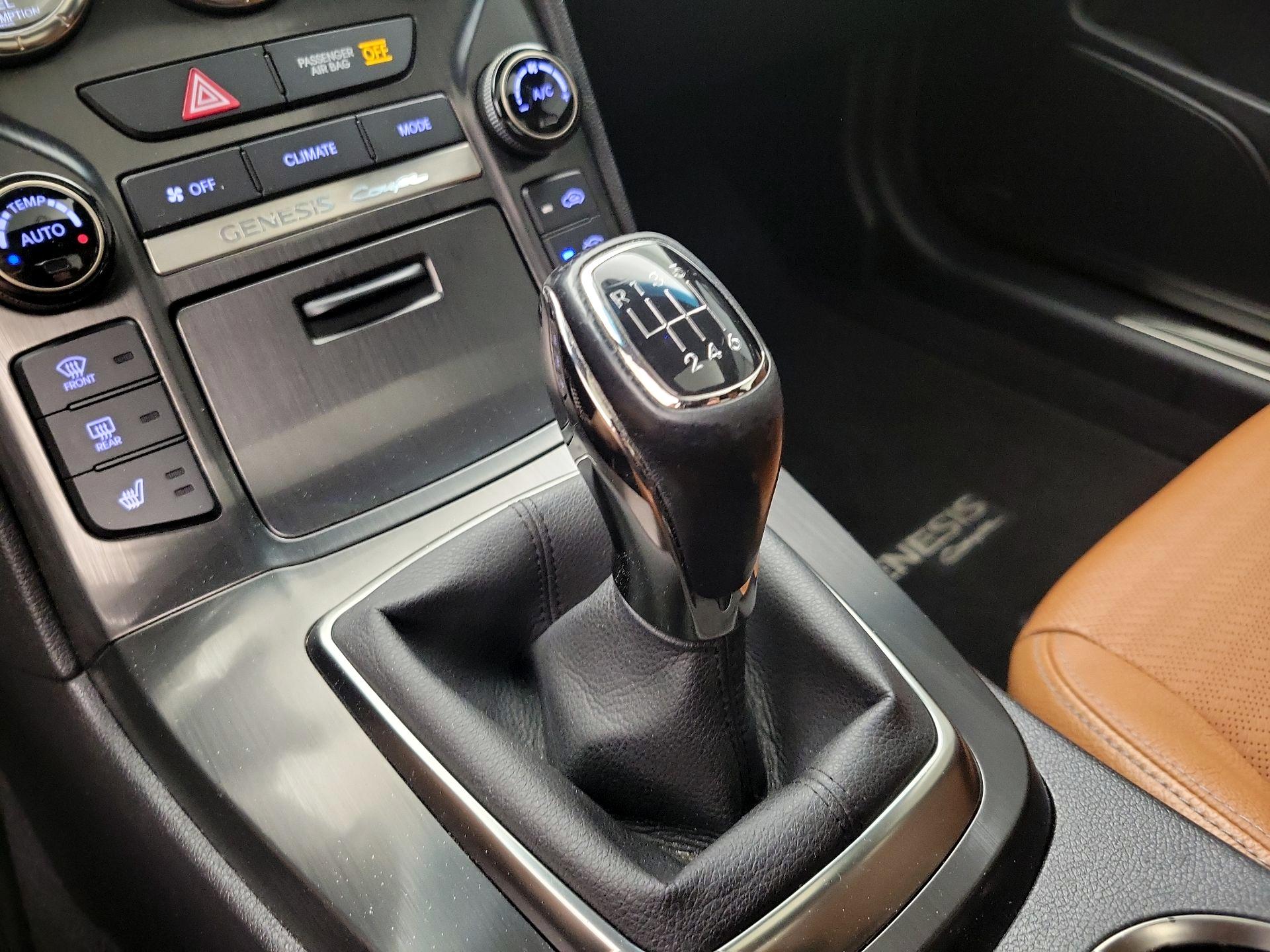 Thumbnail: 2015 Hyundai Genesis - 16