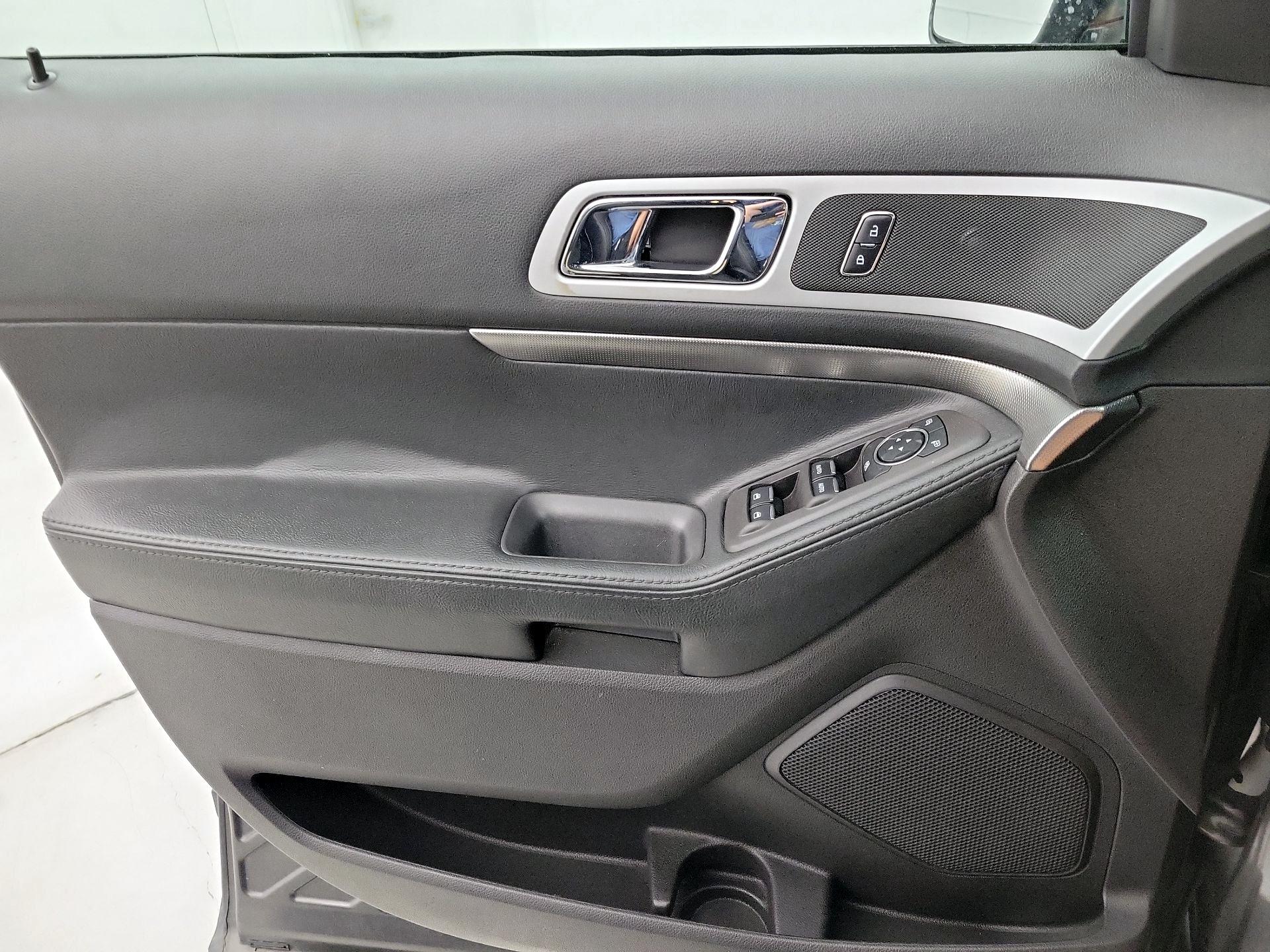 Thumbnail: 2015 Ford Explorer - 12