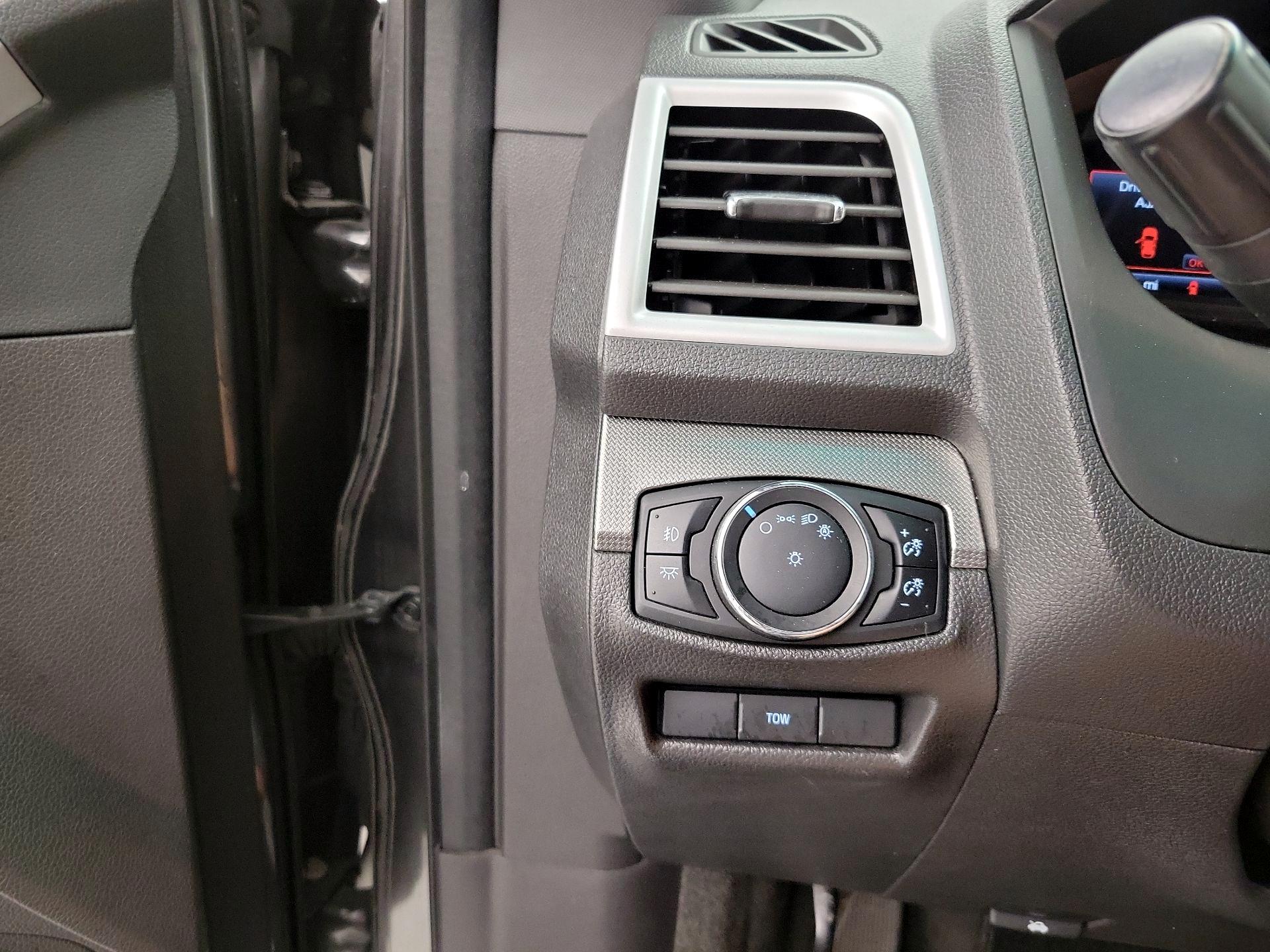 Thumbnail: 2015 Ford Explorer - 13