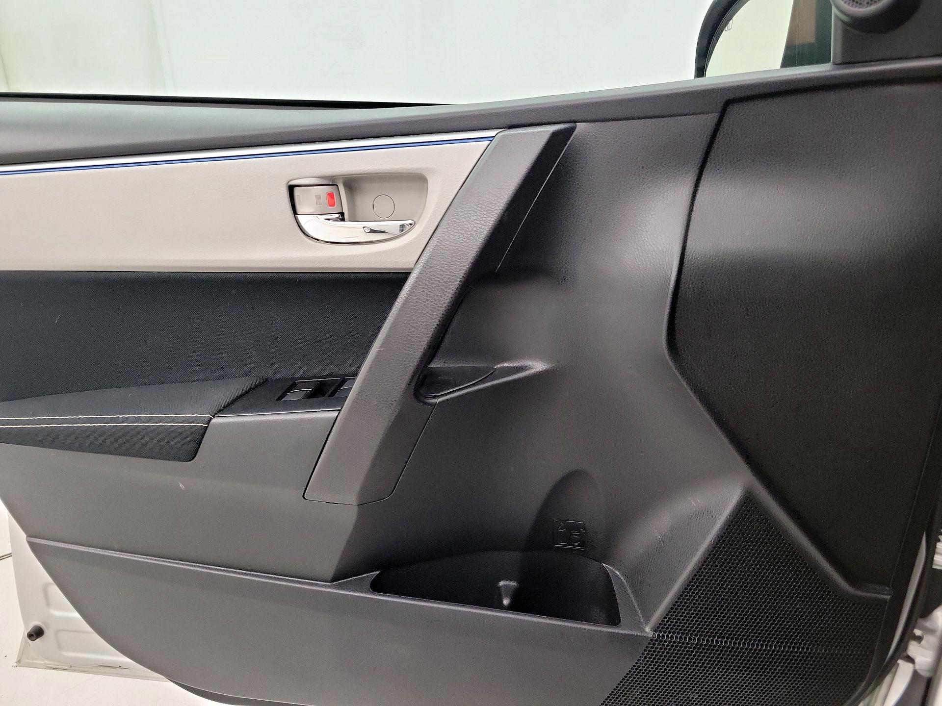 Thumbnail: 2015 Toyota Corolla - 12