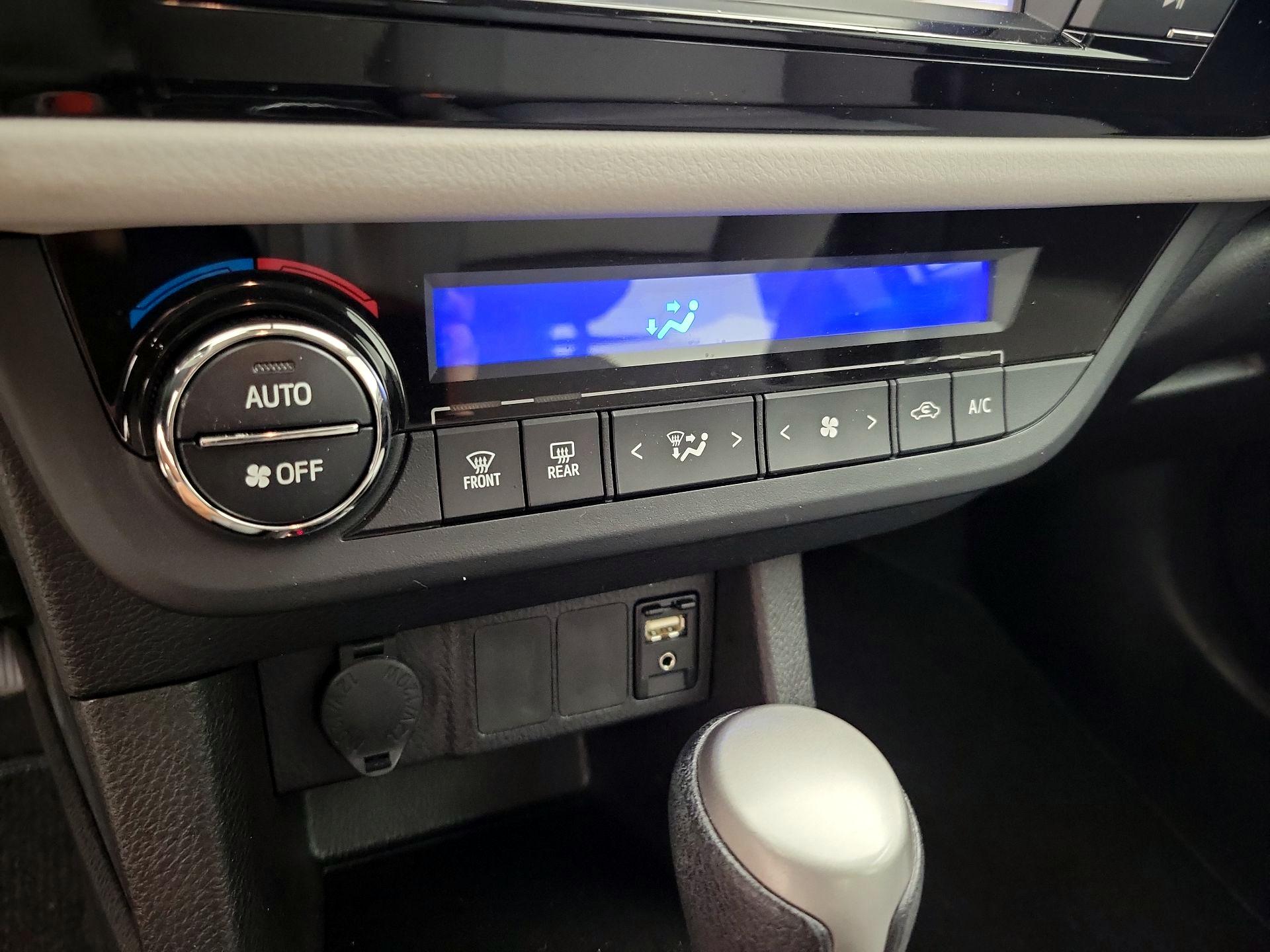 Thumbnail: 2015 Toyota Corolla - 16
