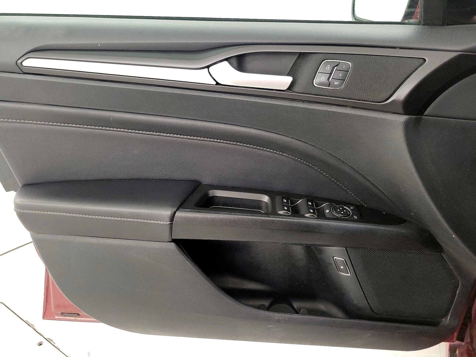 Thumbnail: 2017 Ford Fusion - 12