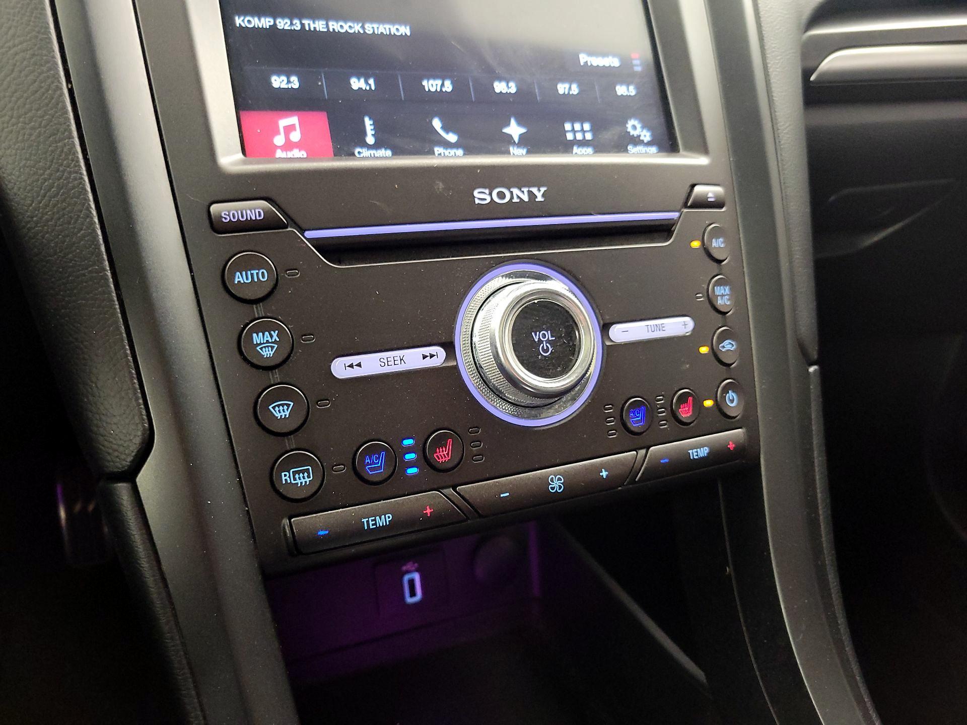 Thumbnail: 2017 Ford Fusion - 17