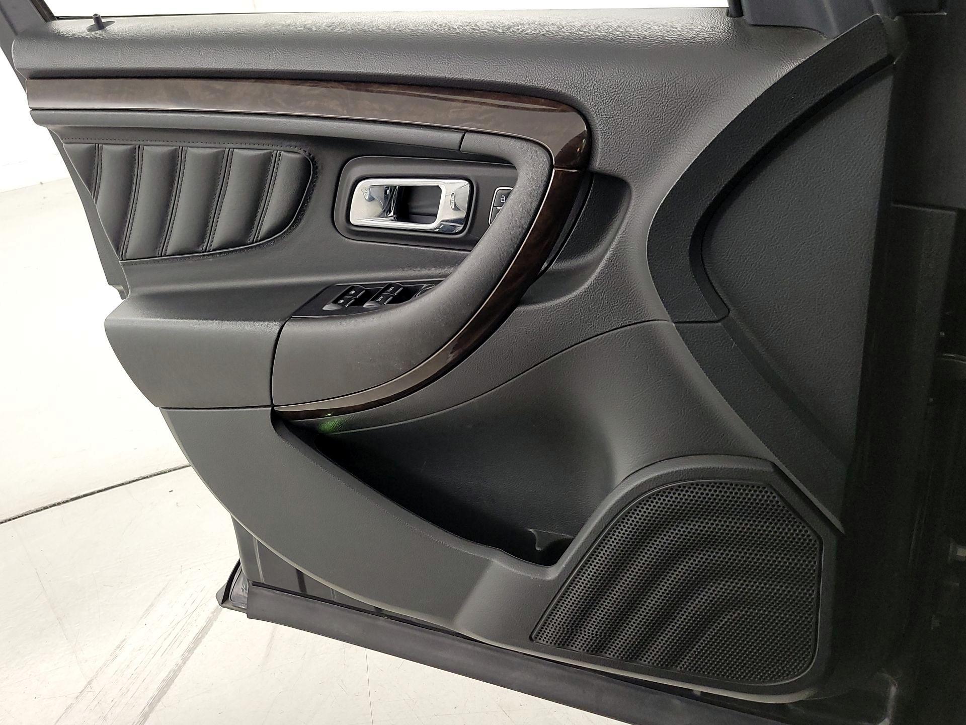 Thumbnail: 2015 Ford Taurus - 12