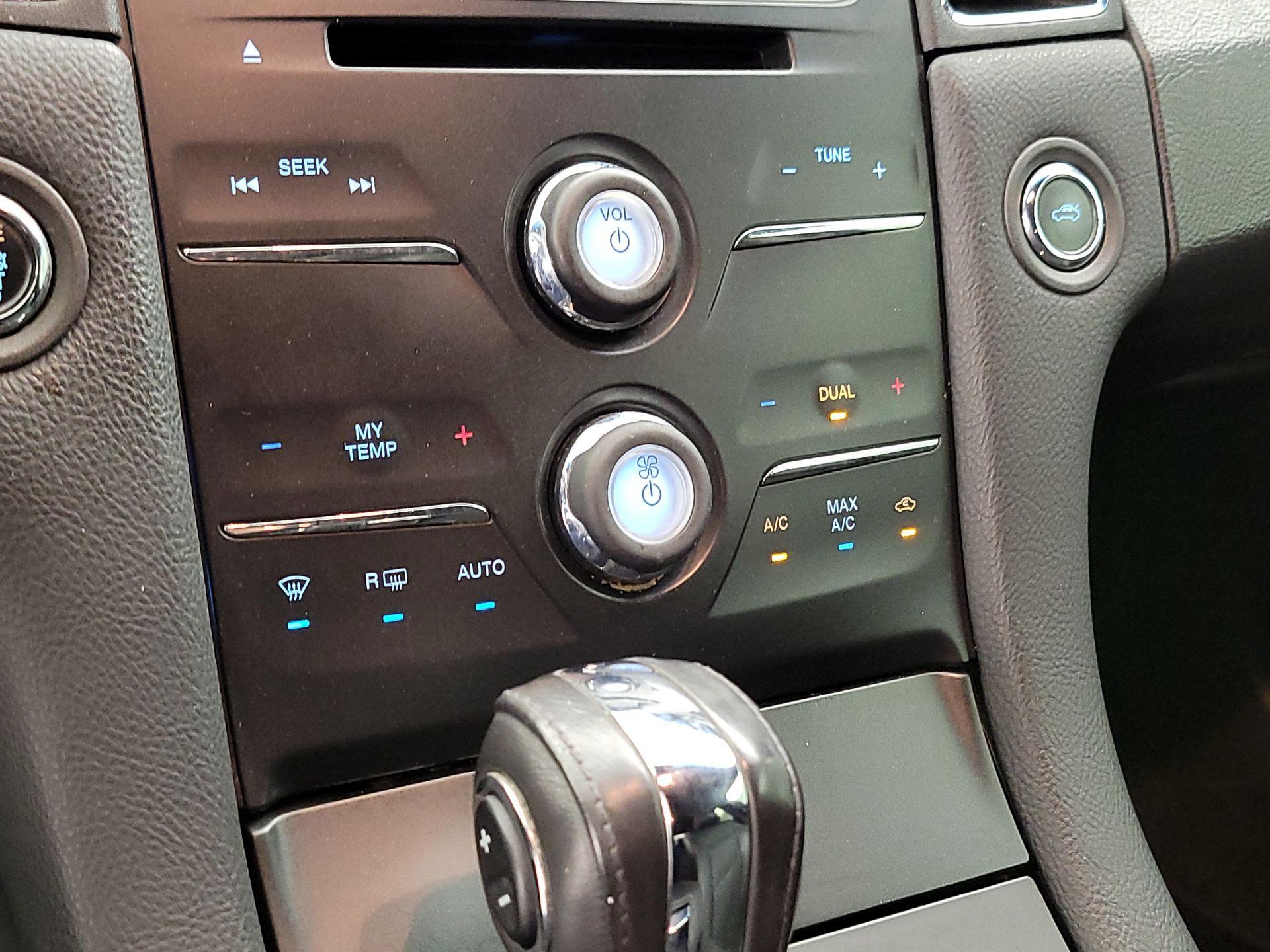 Thumbnail: 2015 Ford Taurus - 17