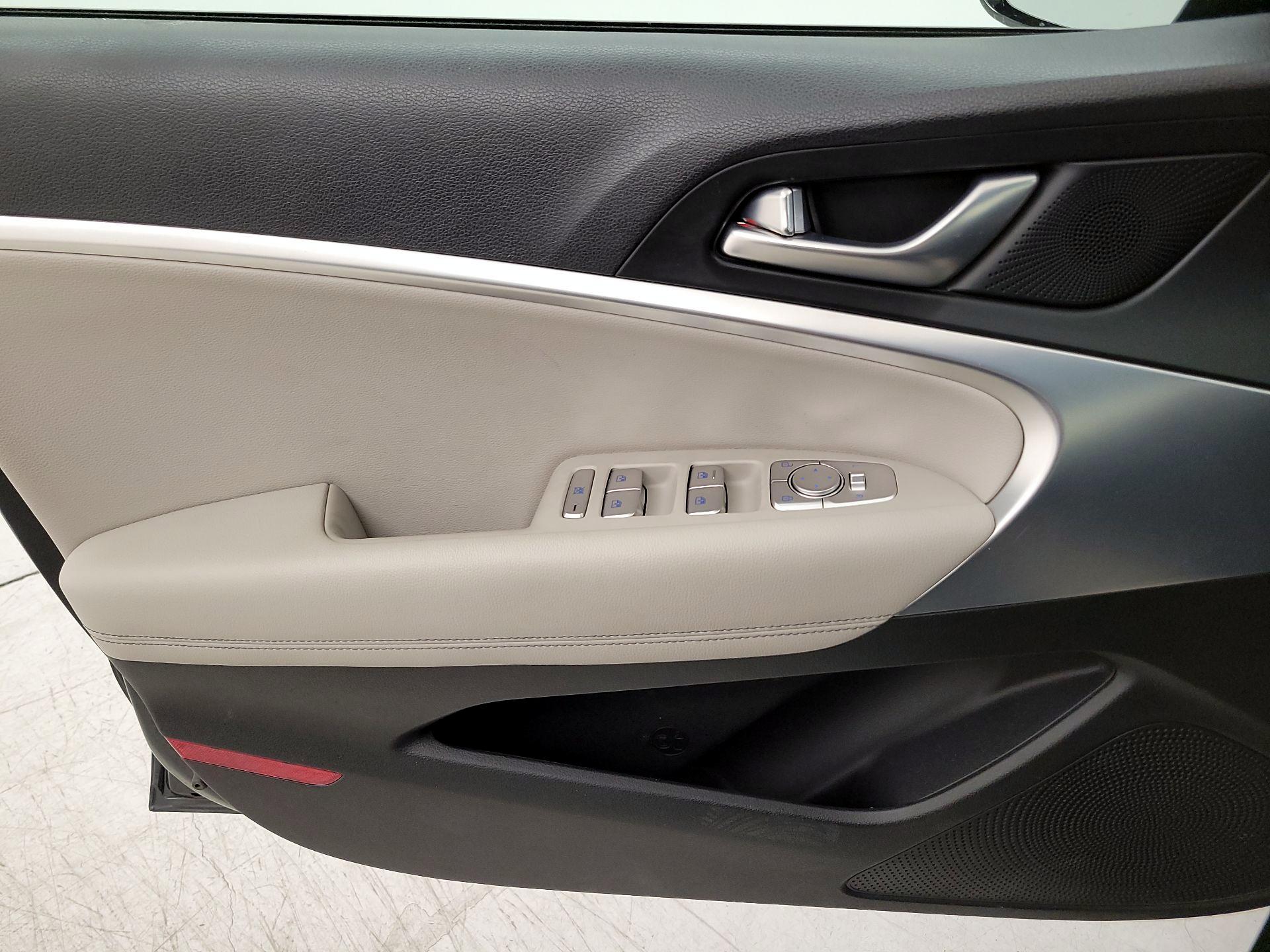Thumbnail: 2023 Genesis G70 - 12