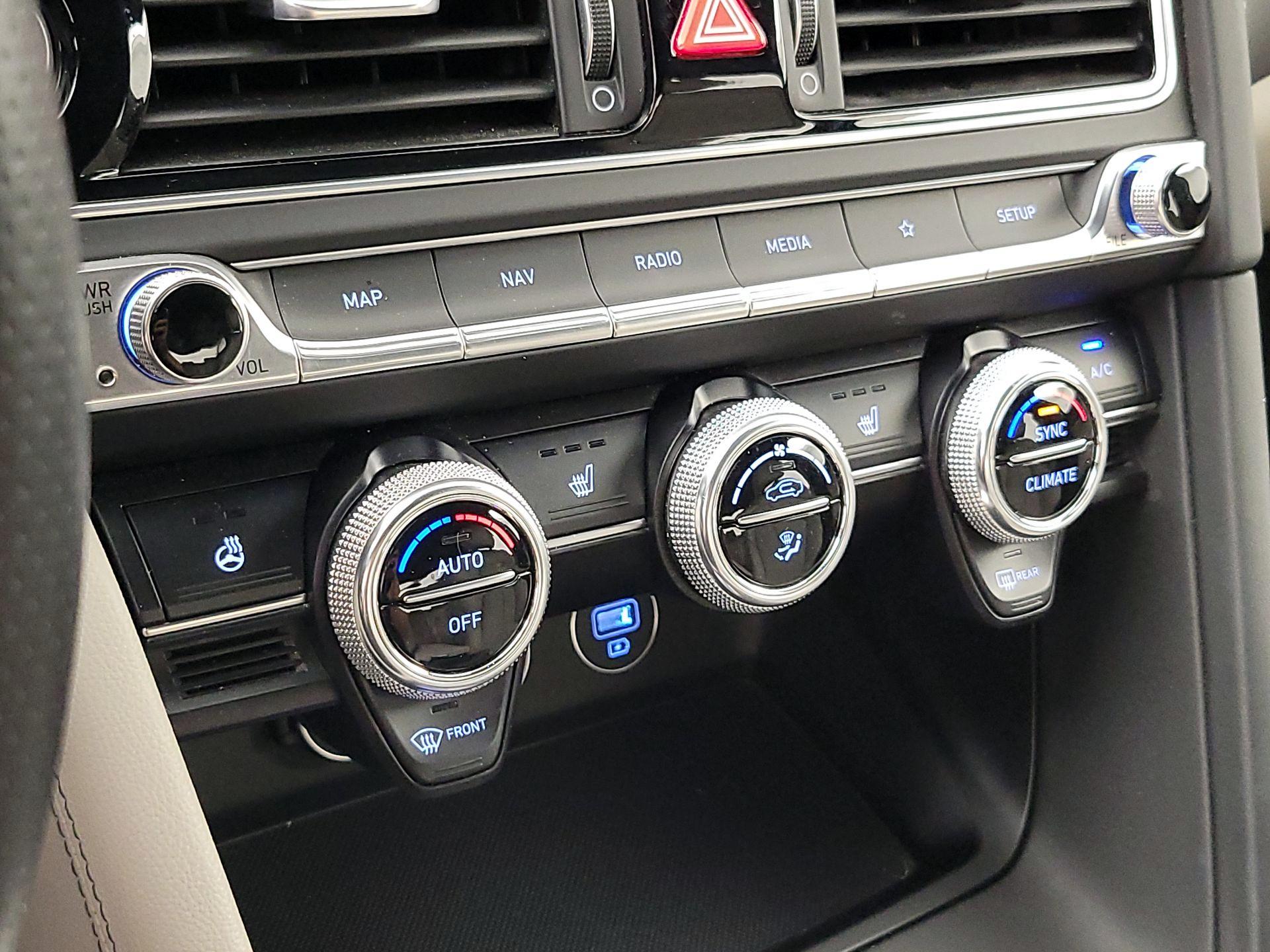 Thumbnail: 2023 Genesis G70 - 17