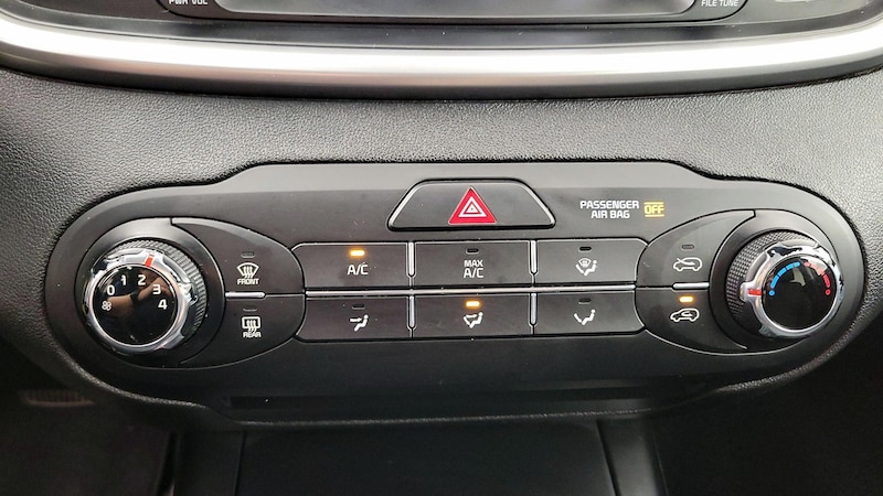 2020 Kia Sorento LX 16