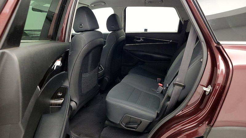2020 Kia Sorento LX 19