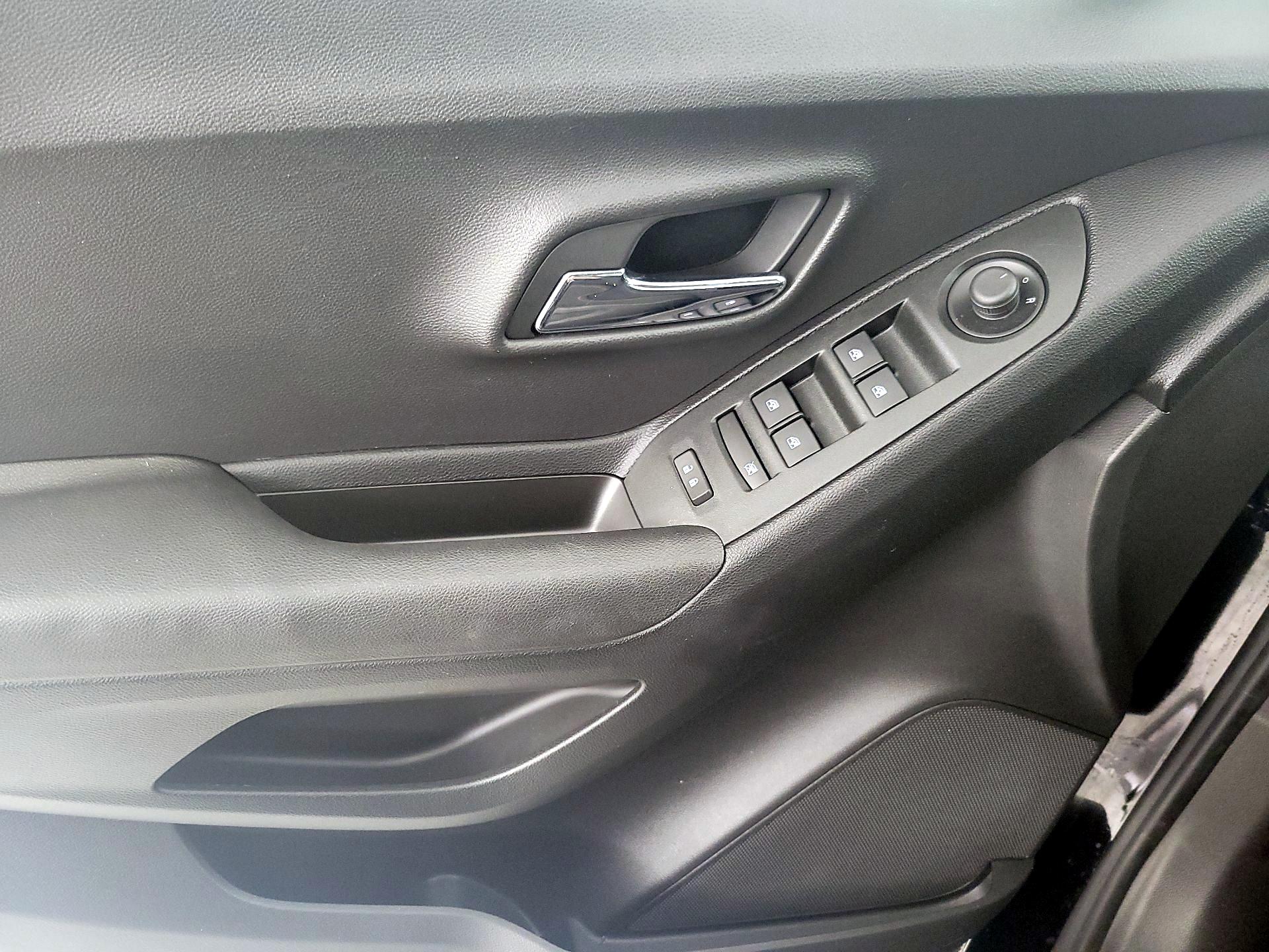 Thumbnail: 2019 Chevrolet Trax - 12