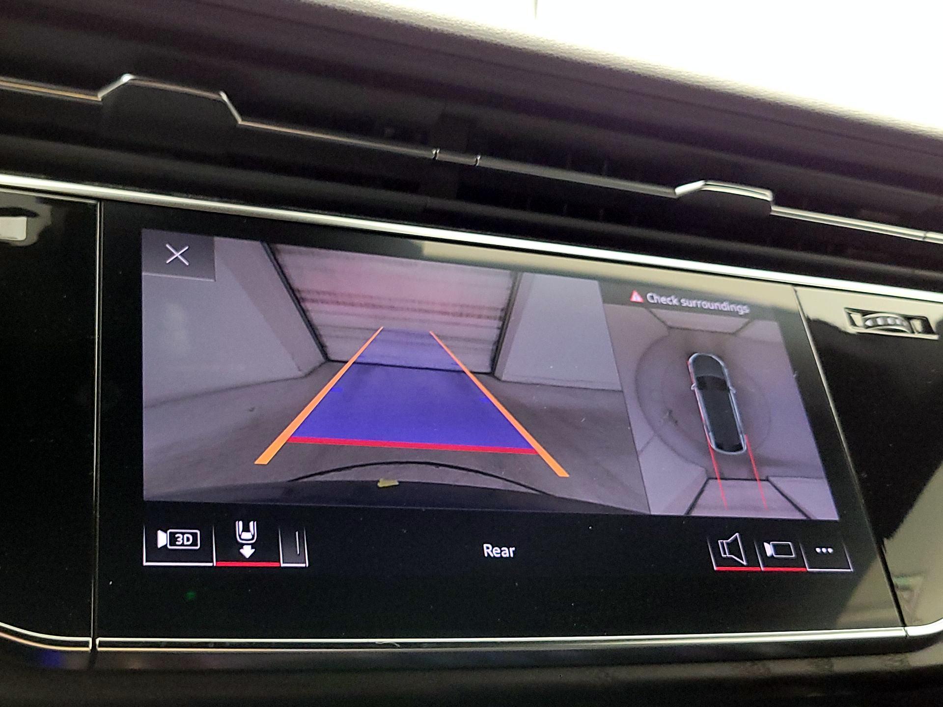 Thumbnail: 2021 Audi Q8 - 14
