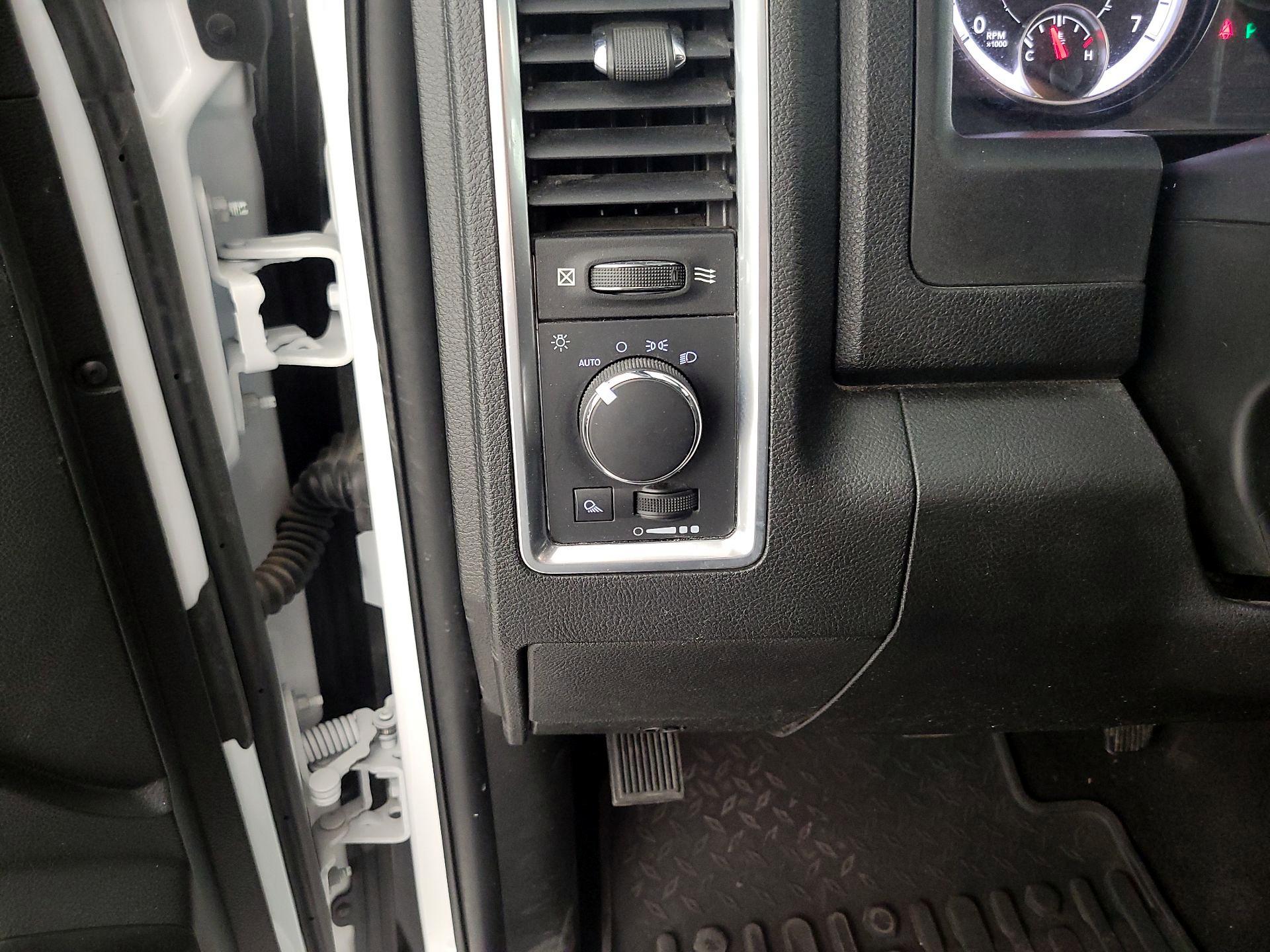 Thumbnail: 2021 RAM 1500 Classic - 13