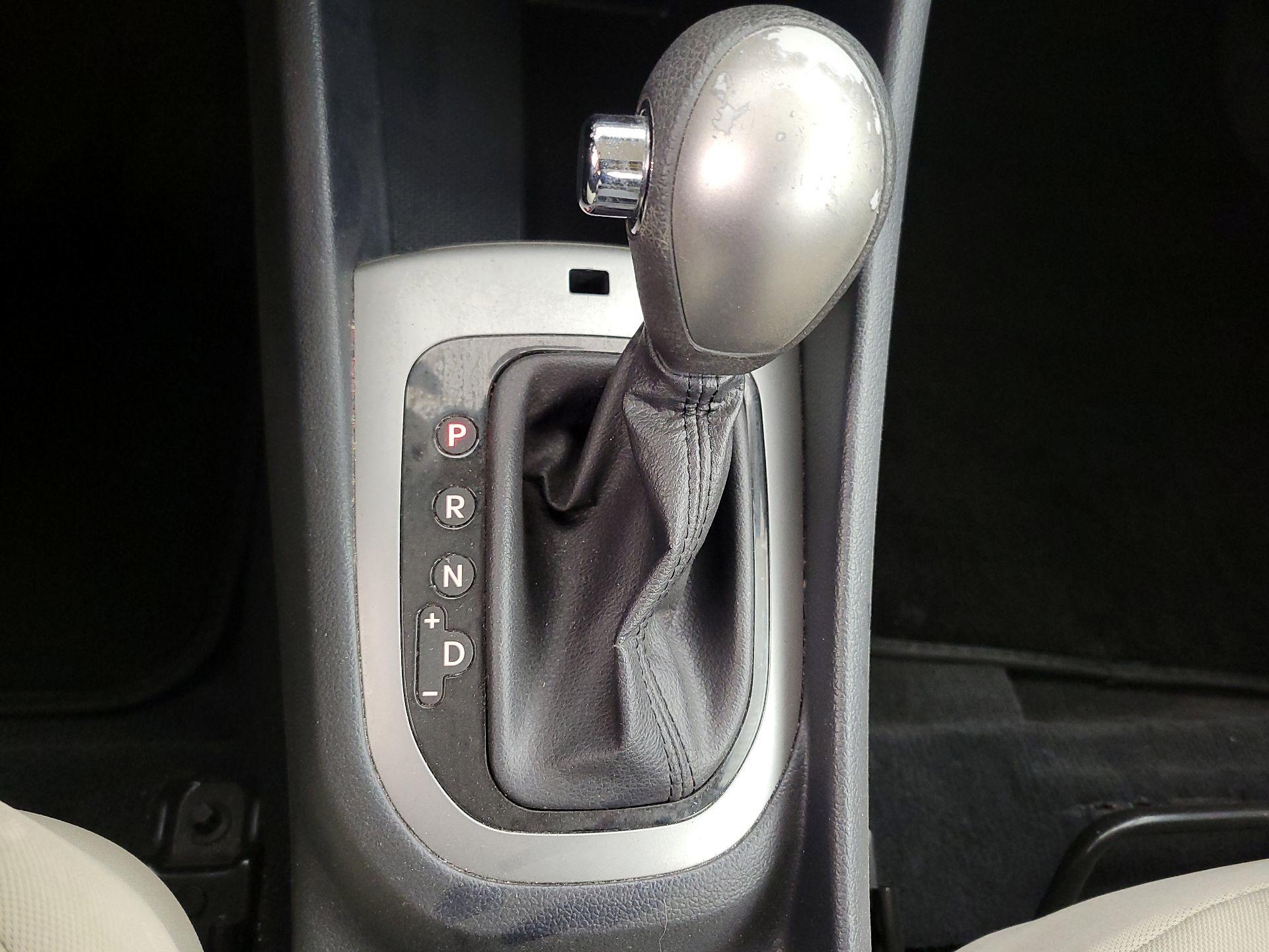 Thumbnail: 2013 Kia Rio - 16
