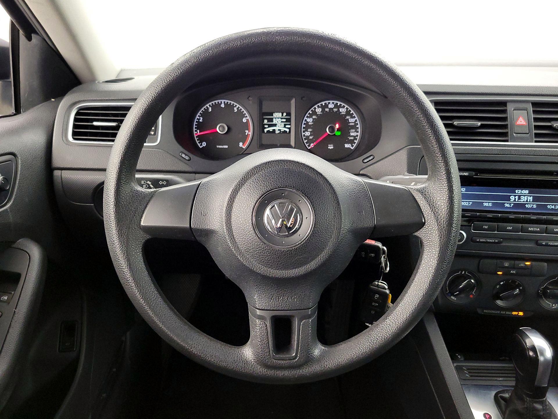 Thumbnail: 2014 Volkswagen Jetta - 10