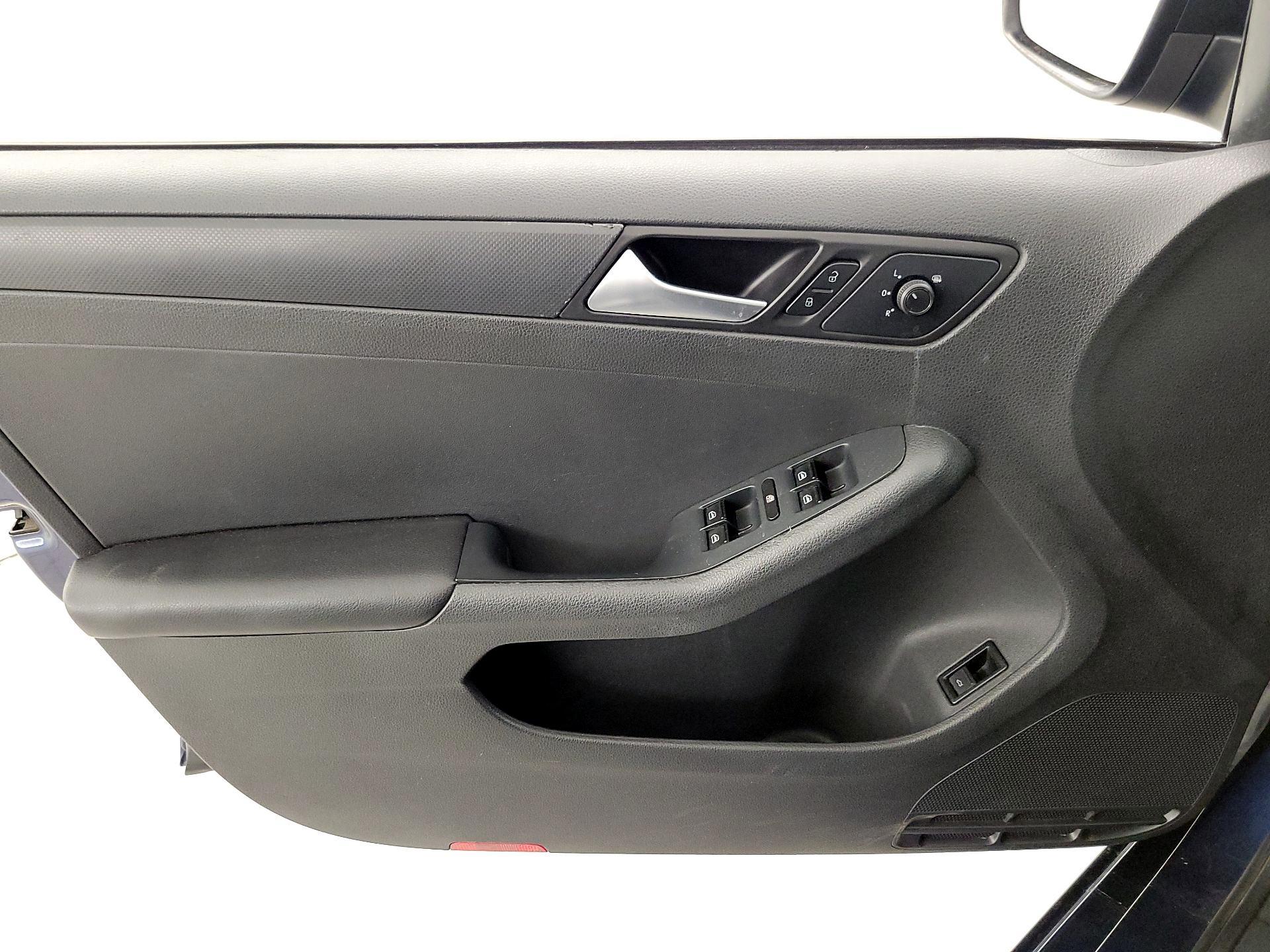 Thumbnail: 2014 Volkswagen Jetta - 12