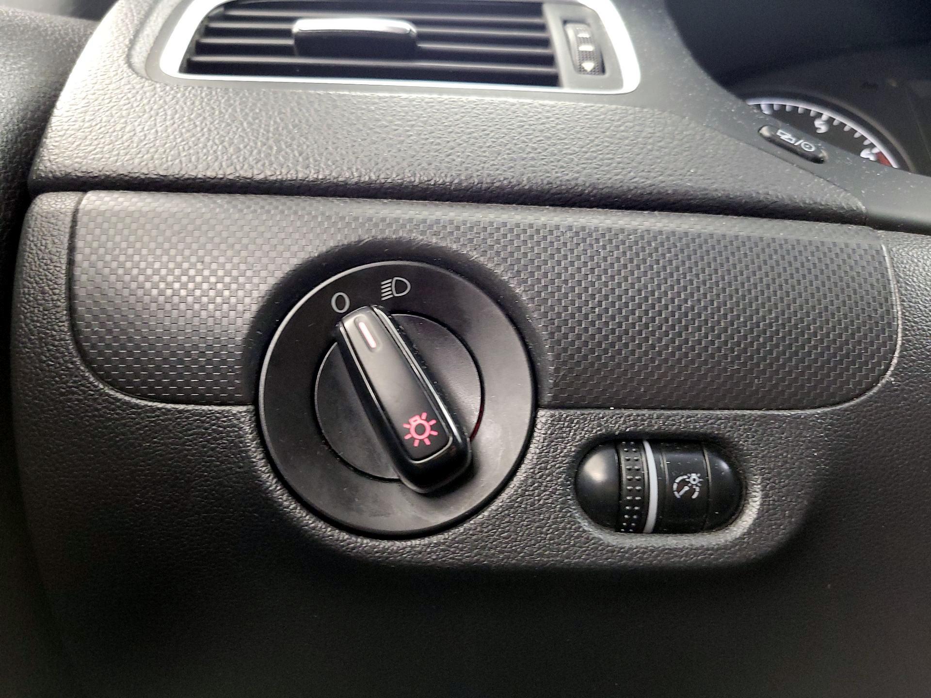 Thumbnail: 2014 Volkswagen Jetta - 13