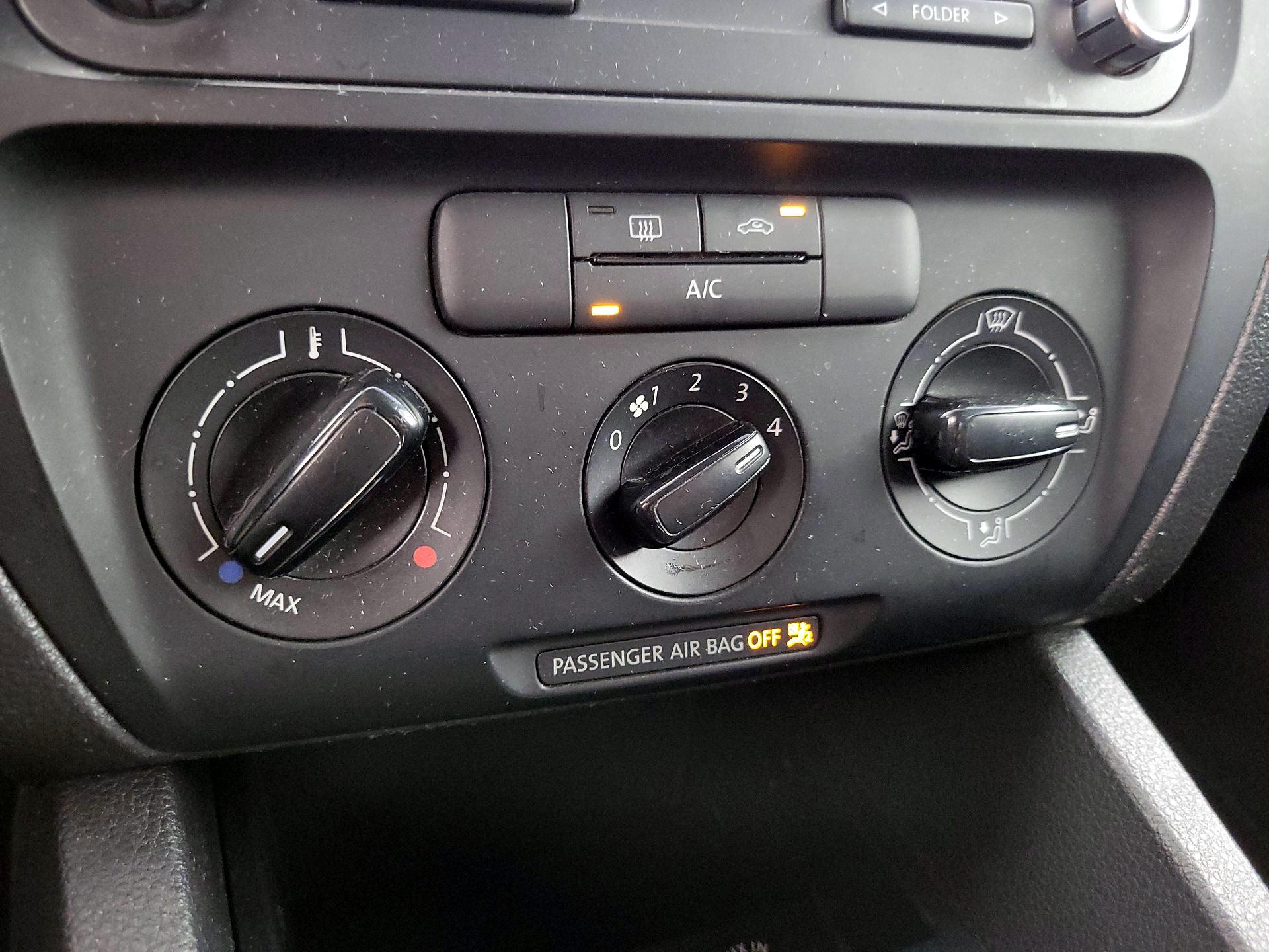 Thumbnail: 2014 Volkswagen Jetta - 15