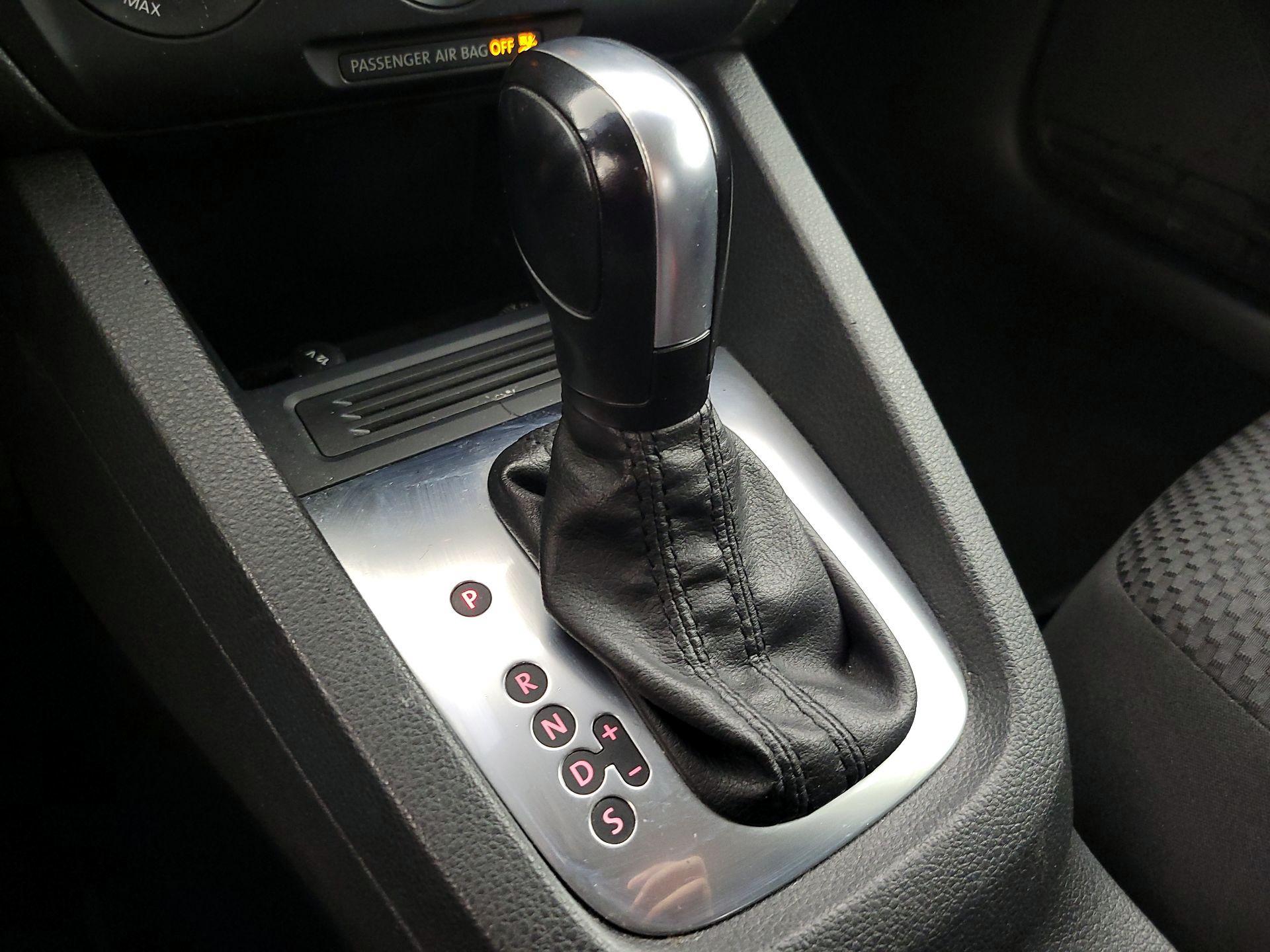 Thumbnail: 2014 Volkswagen Jetta - 16