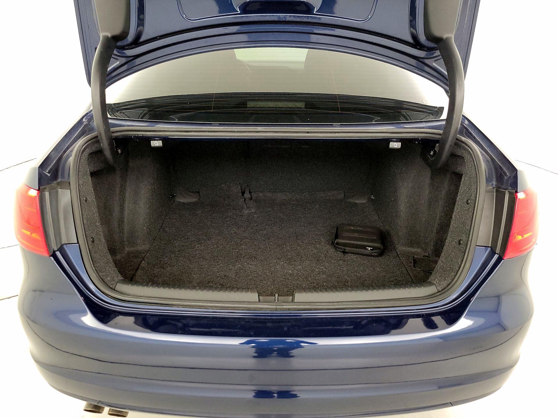 Thumbnail: 2014 Volkswagen Jetta - 19