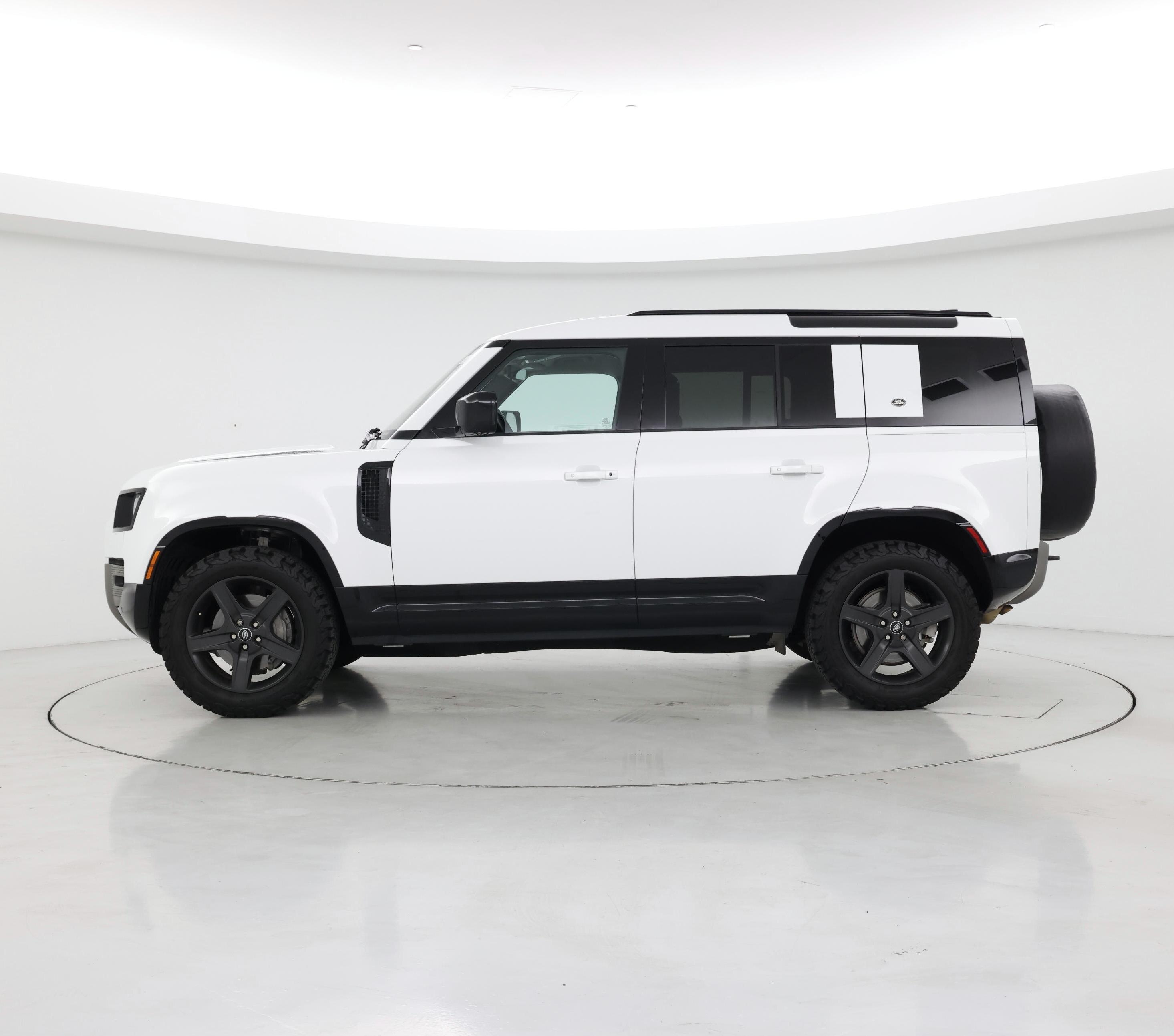 Thumbnail: 2022 Land Rover Defender - 3